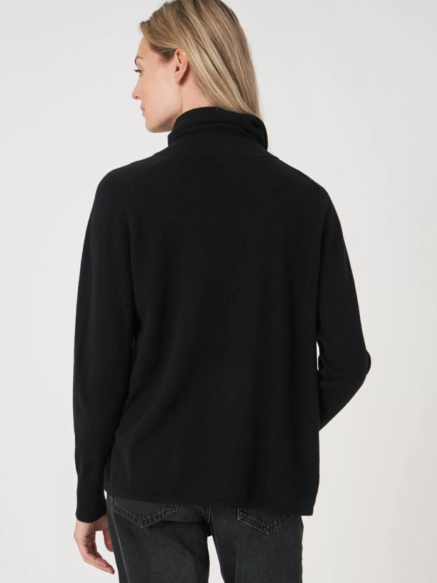 Découvrez la veste femme asymétrique : élégance frangée en mélange cachemire - pièce unique pour votre garde-robe