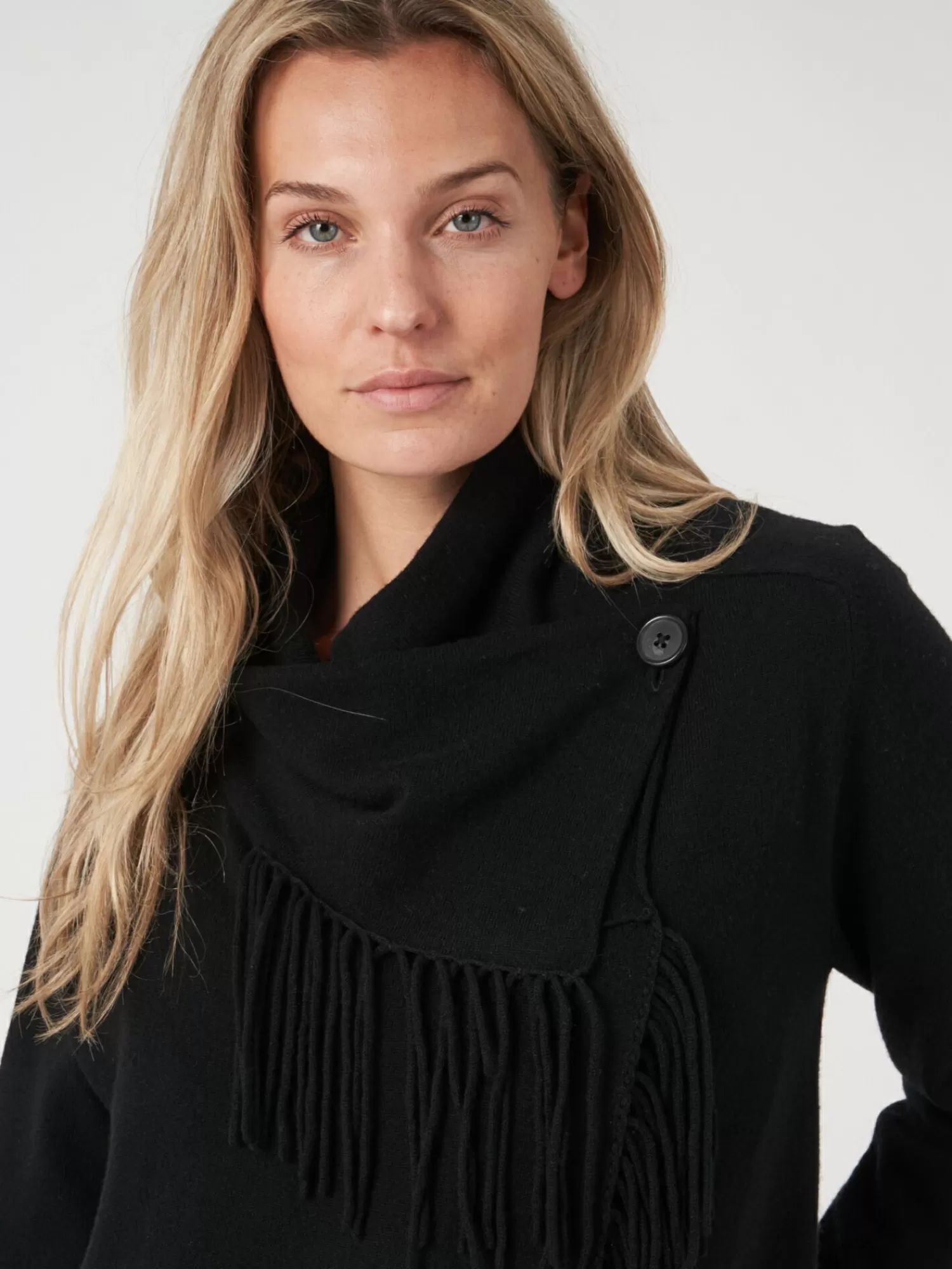 Découvrez la veste femme asymétrique : élégance frangée en mélange cachemire - pièce unique pour votre garde-robe