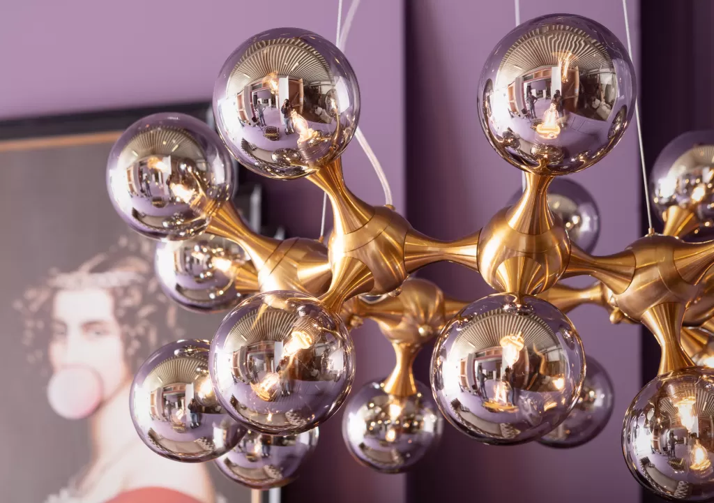 Lustre suspendu Atomic Sphères par KARE Design - Suspension contemporaine en laiton poli, diamètre 74 cm