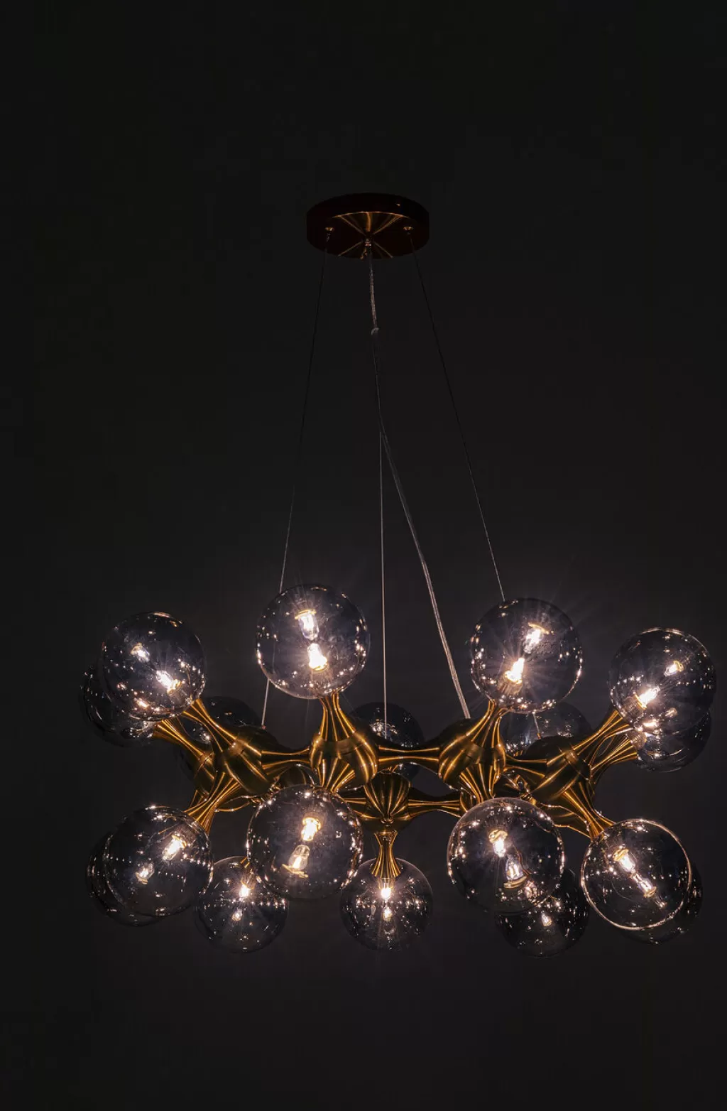 Lustre suspendu Atomic Sphères par KARE Design - Suspension contemporaine en laiton poli, diamètre 74 cm