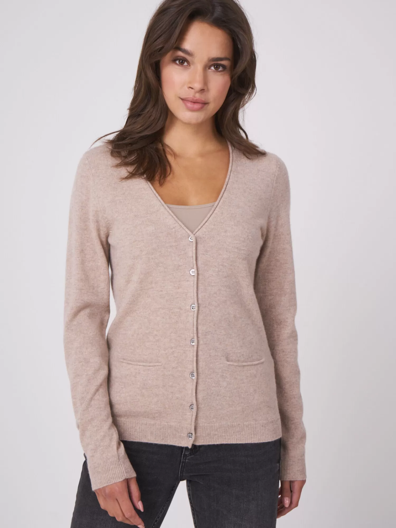 Découvrez notre cardigan femme élégant à col en V - Tissu doux avec poches fonctionnelles