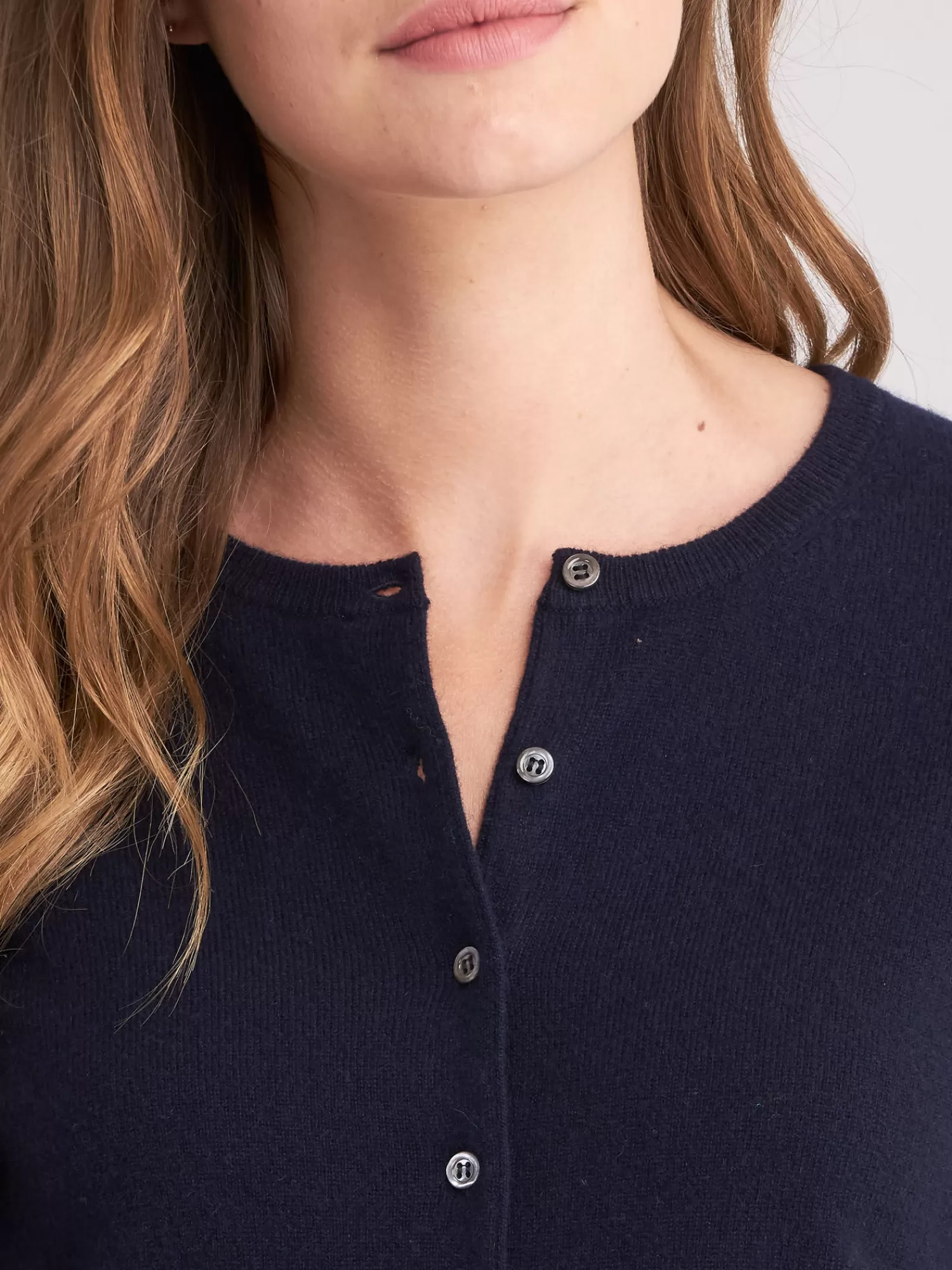 Cardigan Femme en Cachemire Léger - Col Rond Classique pour Tenue Élégante 

（：，
