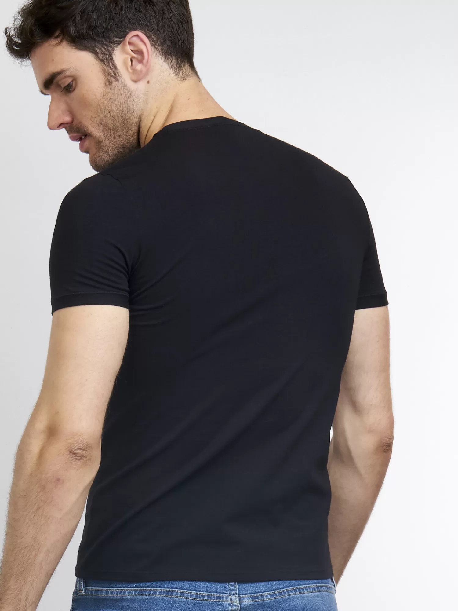 Découvrez le T-Shirt Essential Homme - Confortable & Polyvalent au Prix Doux