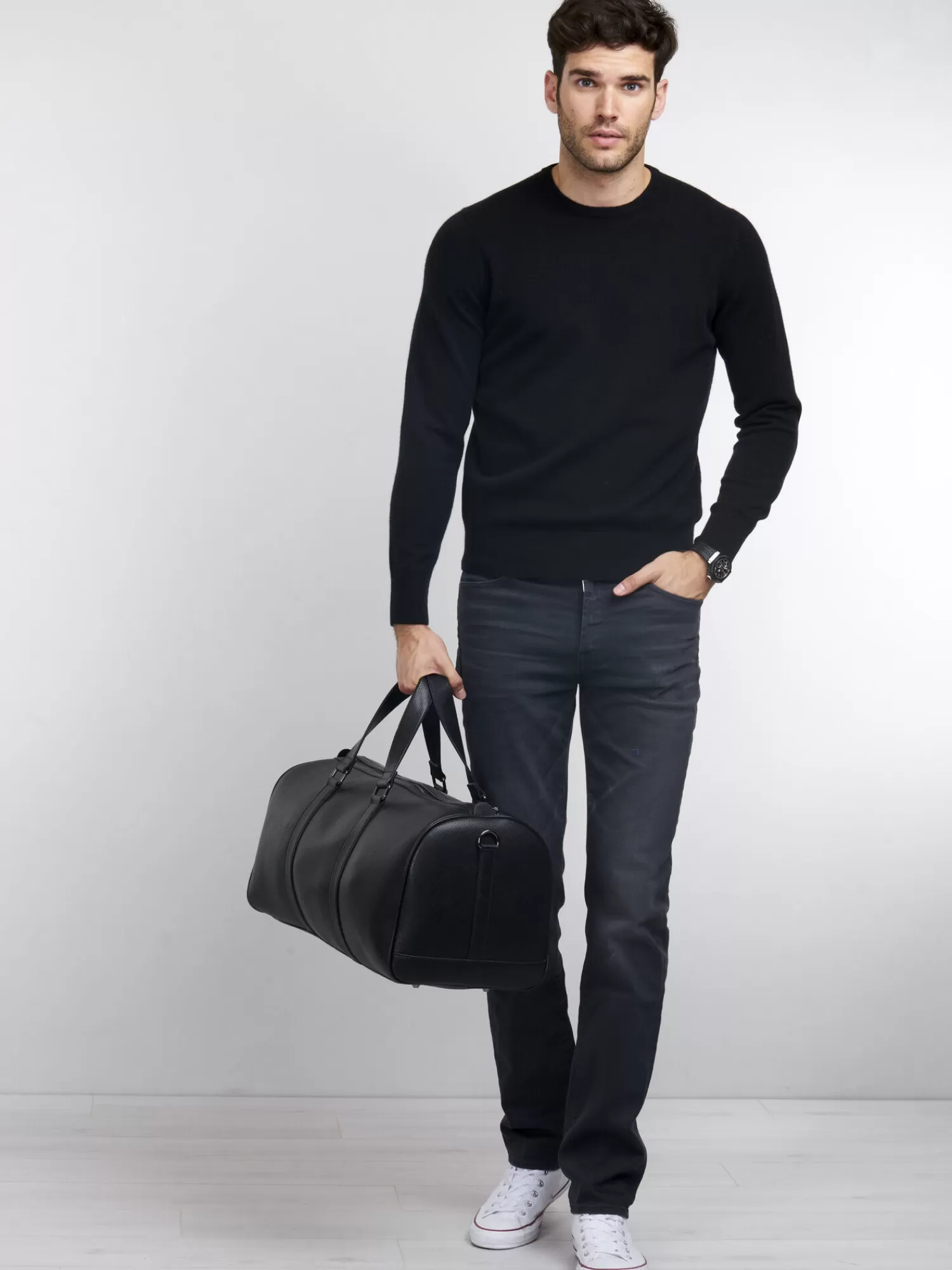 Pull Homme Col Rond - Basique Intemporel en Laine Douce  
Style Décontracté Printemps-Été - Détails Minimalistes  
Confort Optimal pour Tenue Quotidienne ou Sortie Chic  
Tricot Respirant avec Finitions Résistantes - Taille Normalisée  
Essentiel pour Toutes les Occasions - Lavage Machine Simplifié