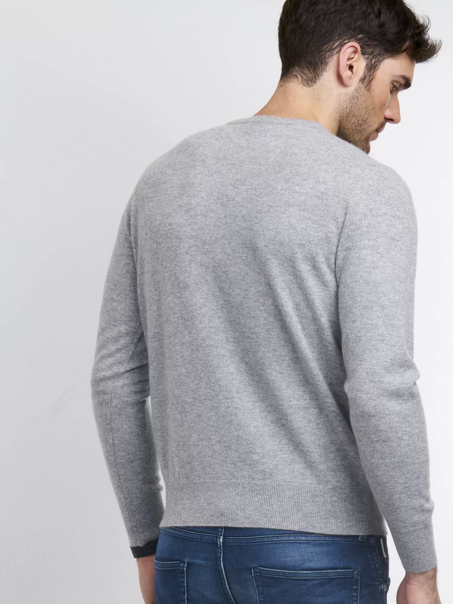 Pull Homme Confortable à Encolure Ronde - Modèle Basique Détendu