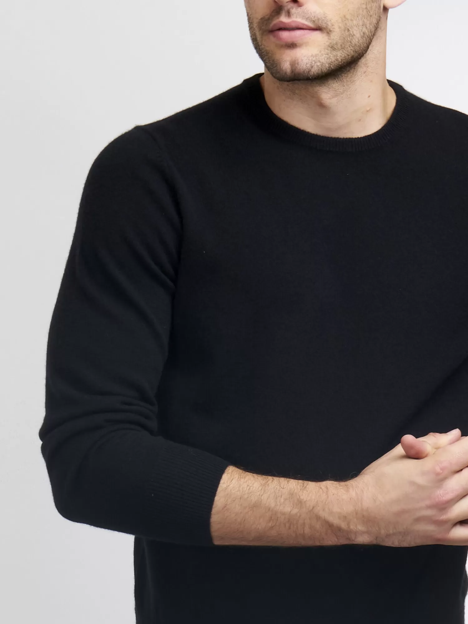 Pull Homme Col Rond - Basique Intemporel en Laine Douce  
Style Décontracté Printemps-Été - Détails Minimalistes  
Confort Optimal pour Tenue Quotidienne ou Sortie Chic  
Tricot Respirant avec Finitions Résistantes - Taille Normalisée  
Essentiel pour Toutes les Occasions - Lavage Machine Simplifié
