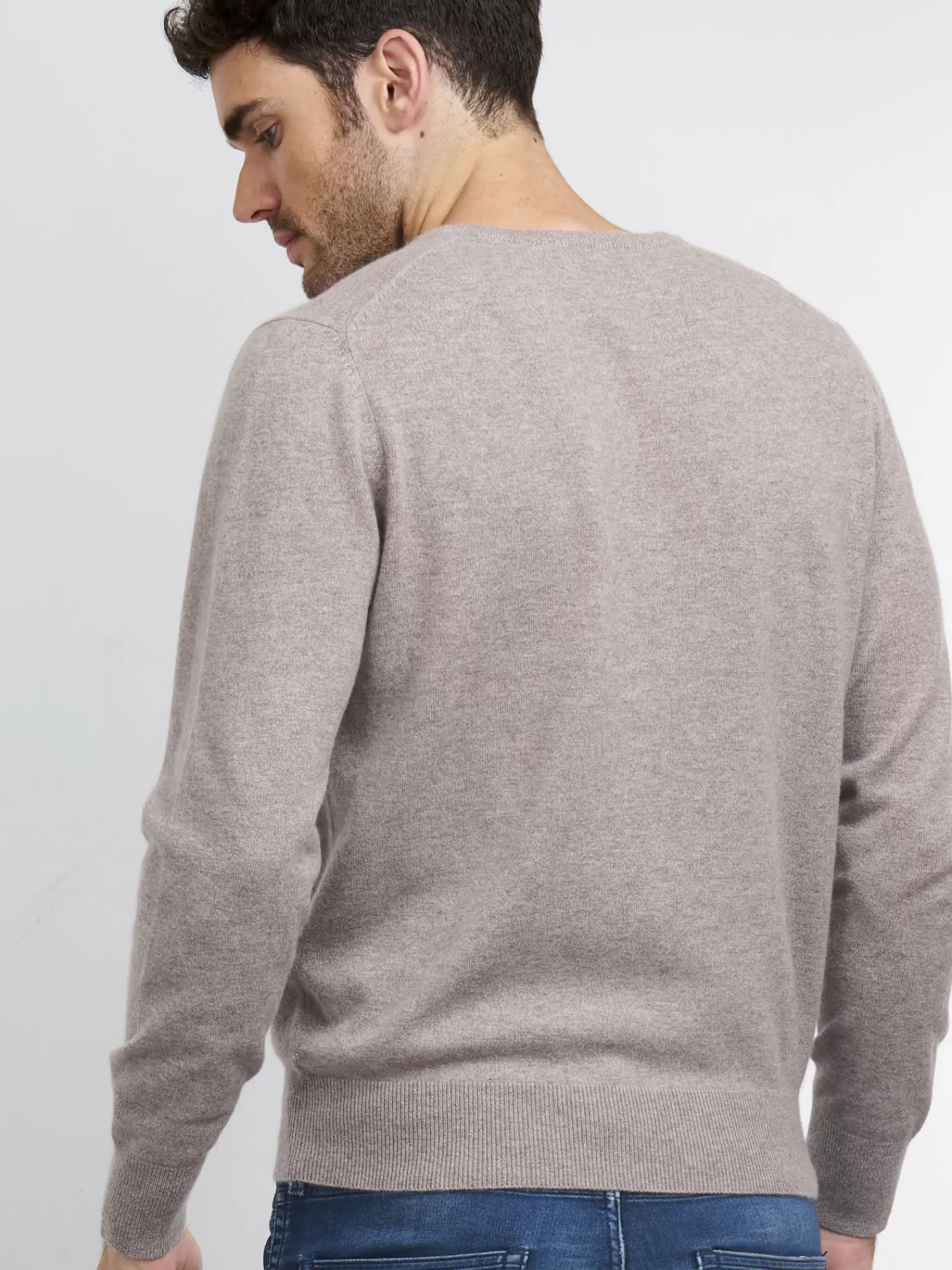 Pull Col V Élégant en Laine Douce - Basics Confortable Pour Homme