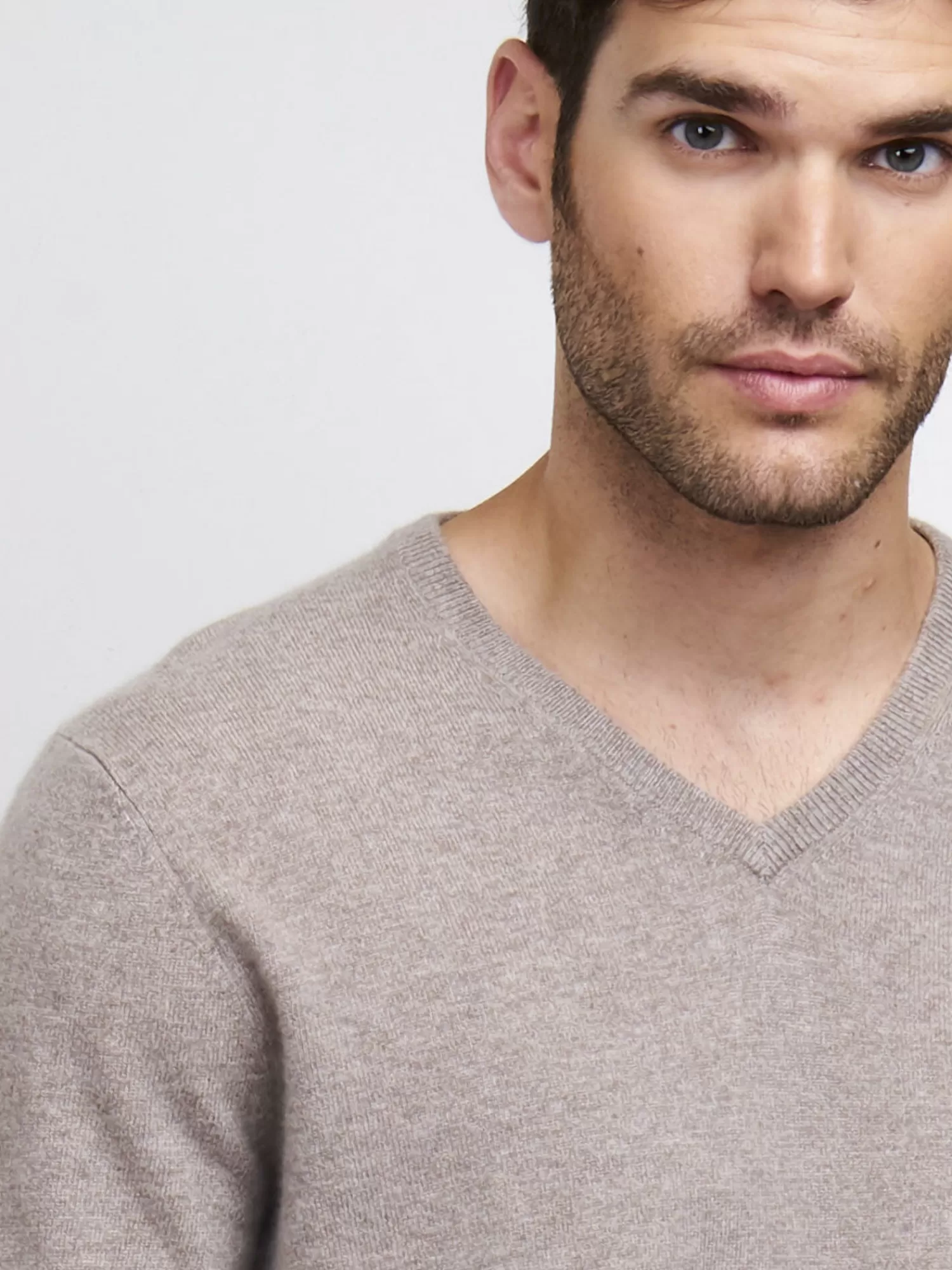 Pull Col V Élégant en Laine Douce - Basics Confortable Pour Homme