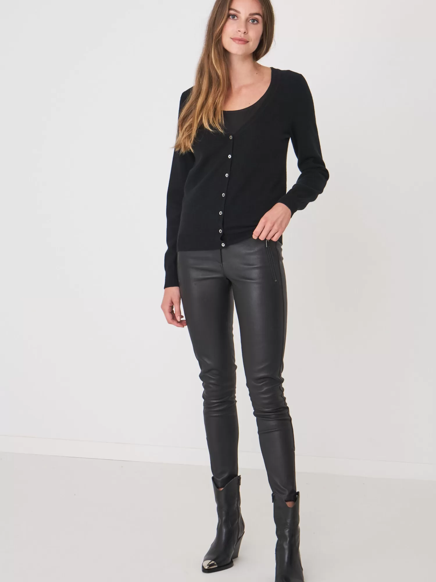 Veste Femme en Cachemire Bio à Col V – Élégance Minimaliste & Confort Authentique
