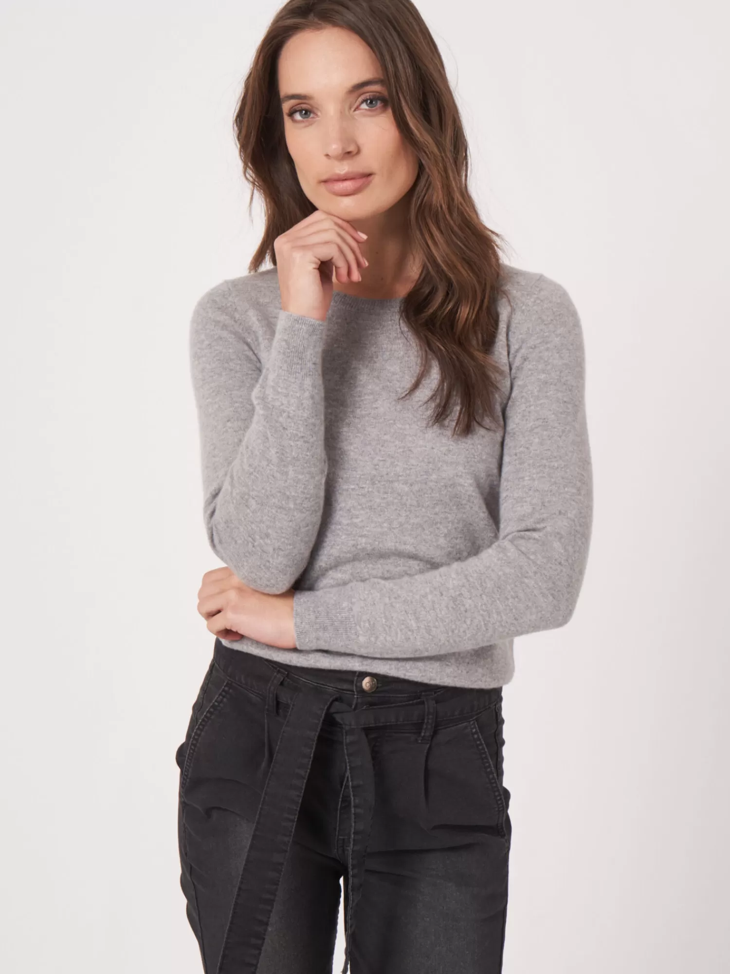 Pull Femme Basique à Col Arrondi - Confortable et Élégant pour un Look Quotidien