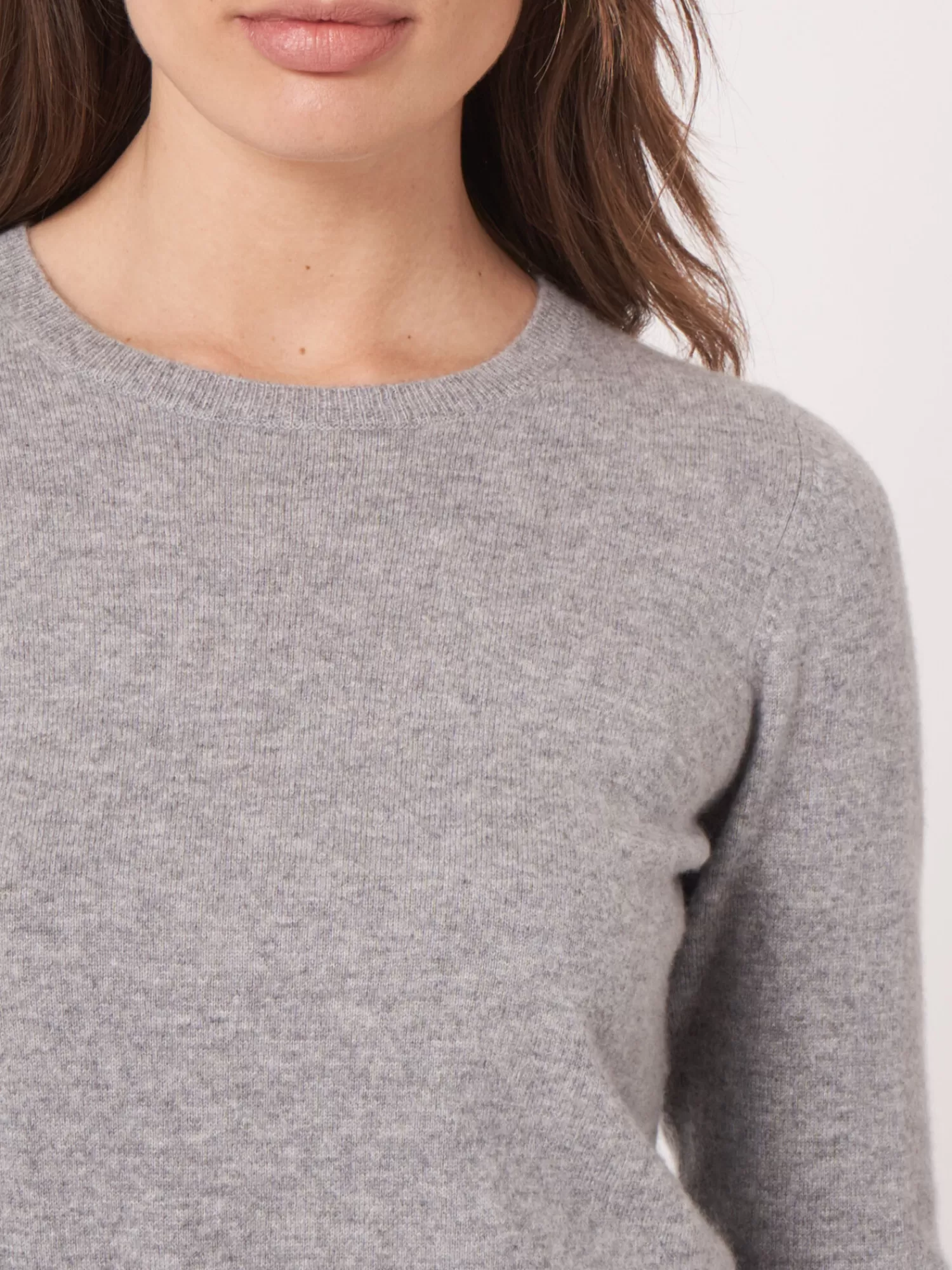 Pull Femme Basique à Col Arrondi - Confortable et Élégant pour un Look Quotidien