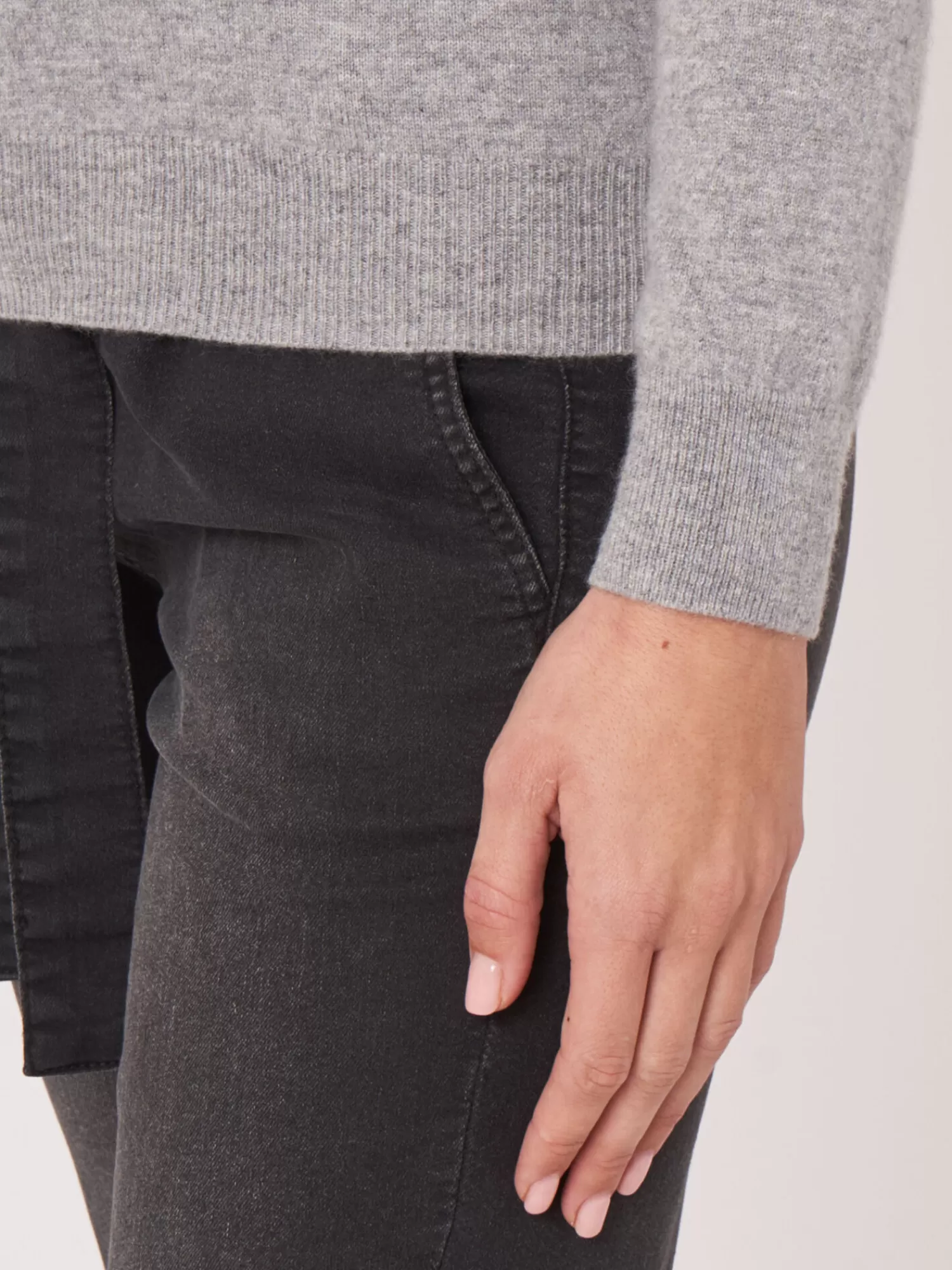 Pull Femme Basique à Col Arrondi - Confortable et Élégant pour un Look Quotidien