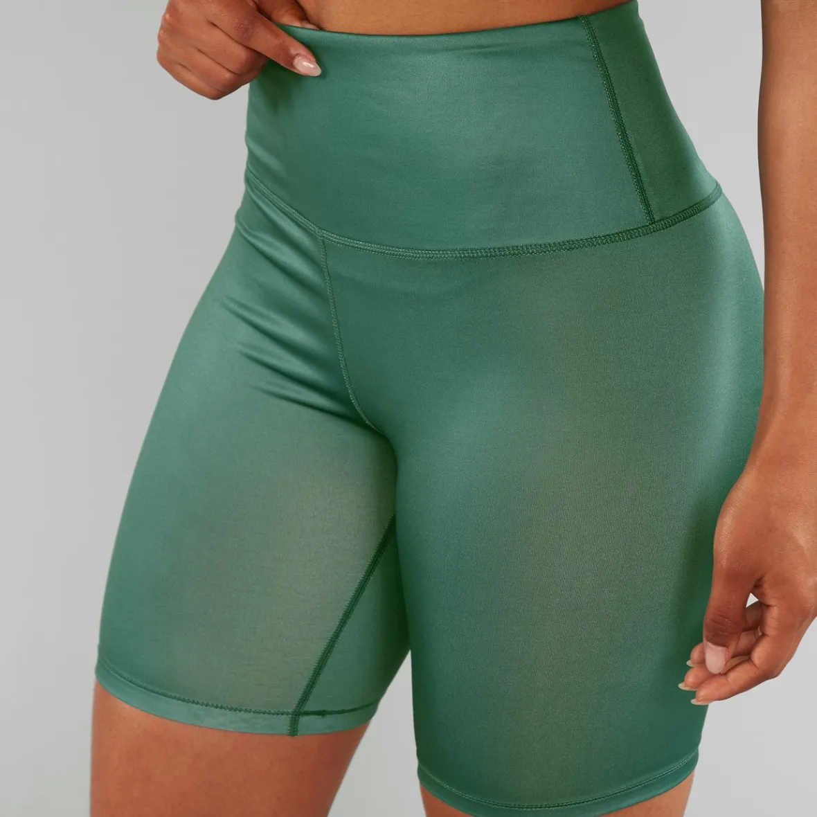 Legging cycliste Kortebo vert forêt en promotion - Modèle féminin en soldes exceptionnels 

(Note : J'ai opté pour une structure plus naturelle en français courant avec des termes marketing attrayants comme 