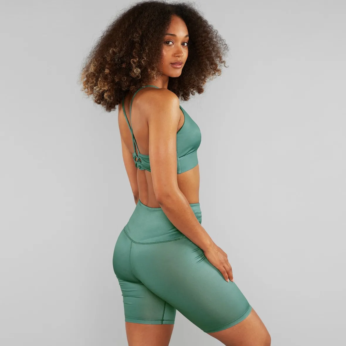 Legging cycliste Kortebo vert forêt en promotion - Modèle féminin en soldes exceptionnels 

(Note : J'ai opté pour une structure plus naturelle en français courant avec des termes marketing attrayants comme 