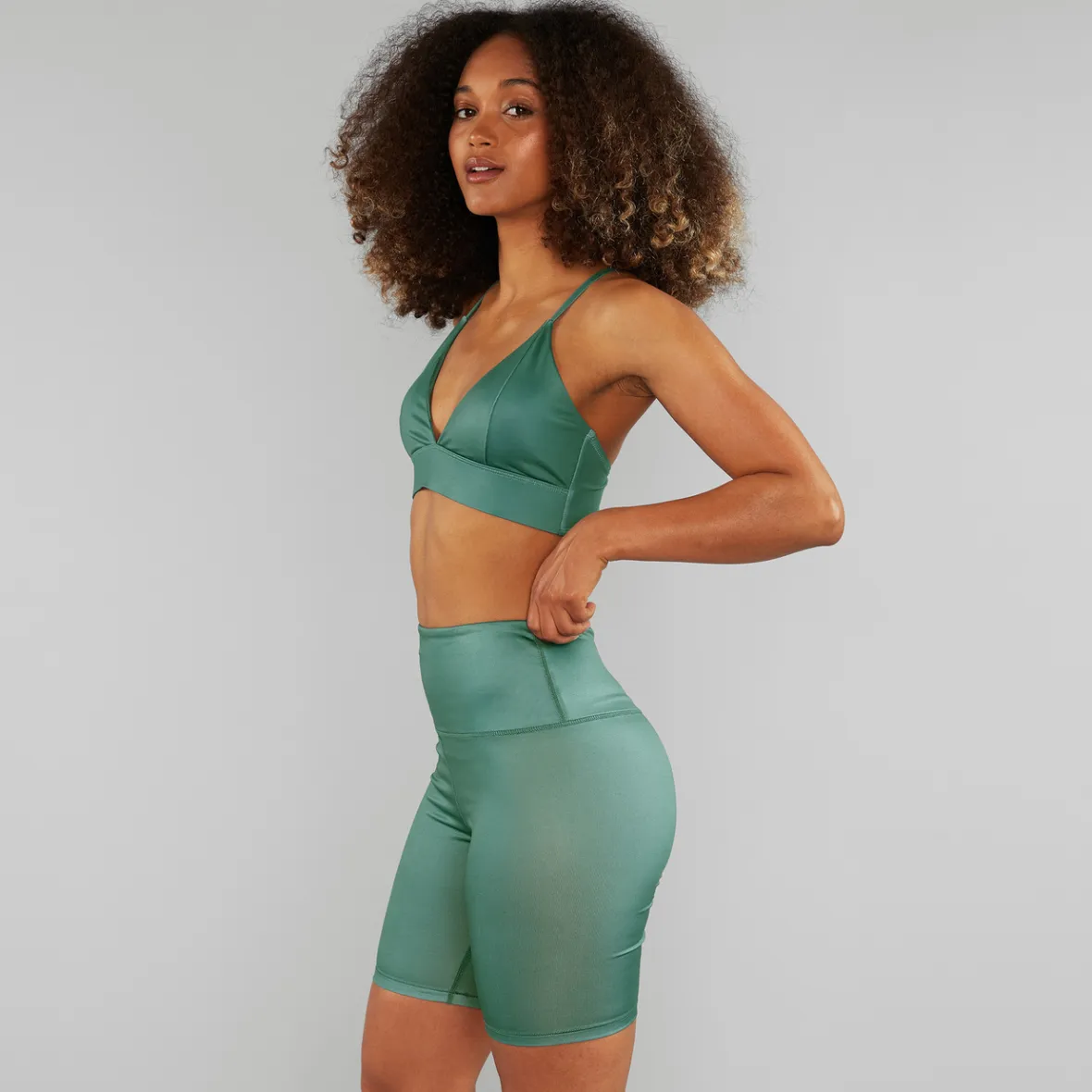 Legging cycliste Kortebo vert forêt en promotion - Modèle féminin en soldes exceptionnels 

(Note : J'ai opté pour une structure plus naturelle en français courant avec des termes marketing attrayants comme 