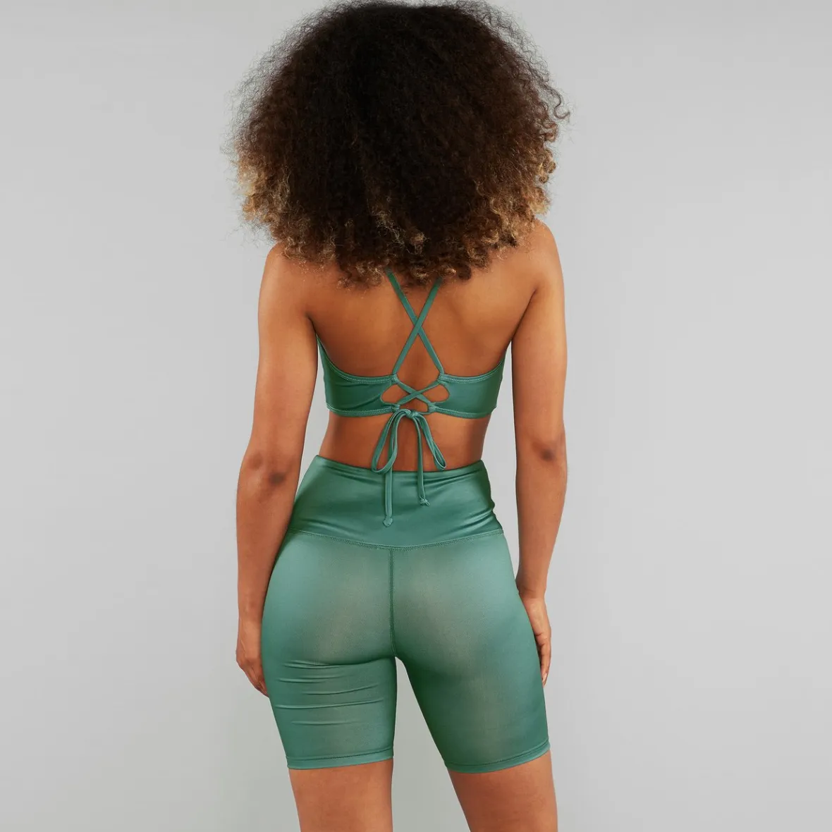 Legging cycliste Kortebo vert forêt en promotion - Modèle féminin en soldes exceptionnels 

(Note : J'ai opté pour une structure plus naturelle en français courant avec des termes marketing attrayants comme 