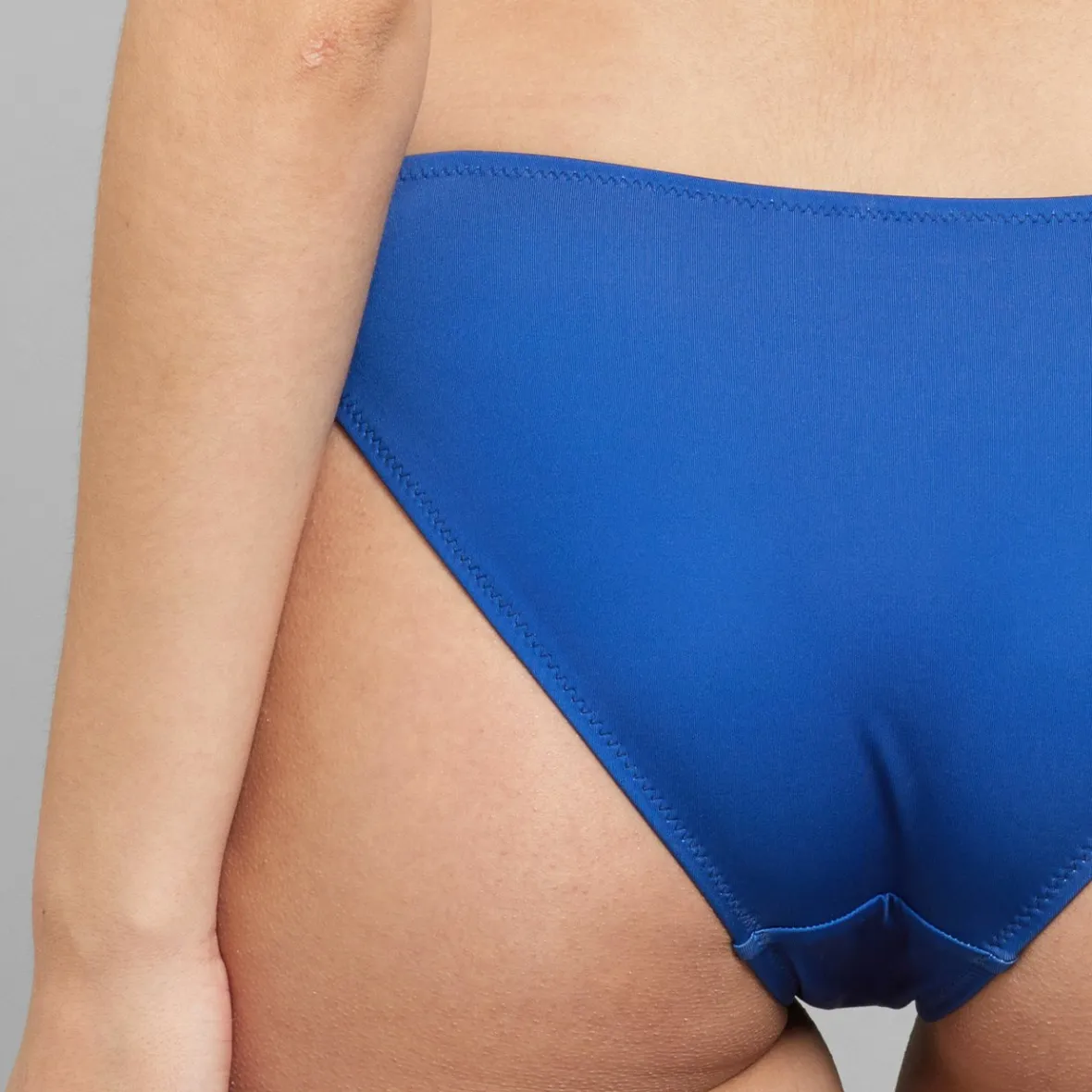 Maillot de bain féminin Odda bleu sodalite - Bas de bikini confortable en promotion