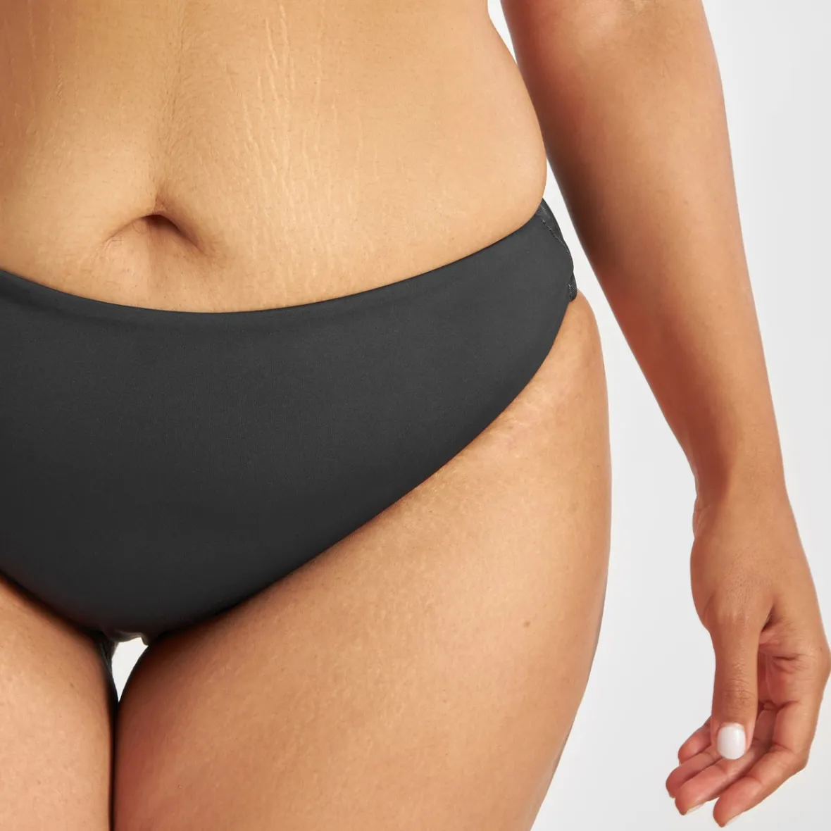 Soldes : Bas de bikini Sanda Noir - Pièces de bain féminines en liquidation (Édition limitée)  

Lots de fin de série : Culottes bikini élégantes pour femme - Couleur nuit par Sanda