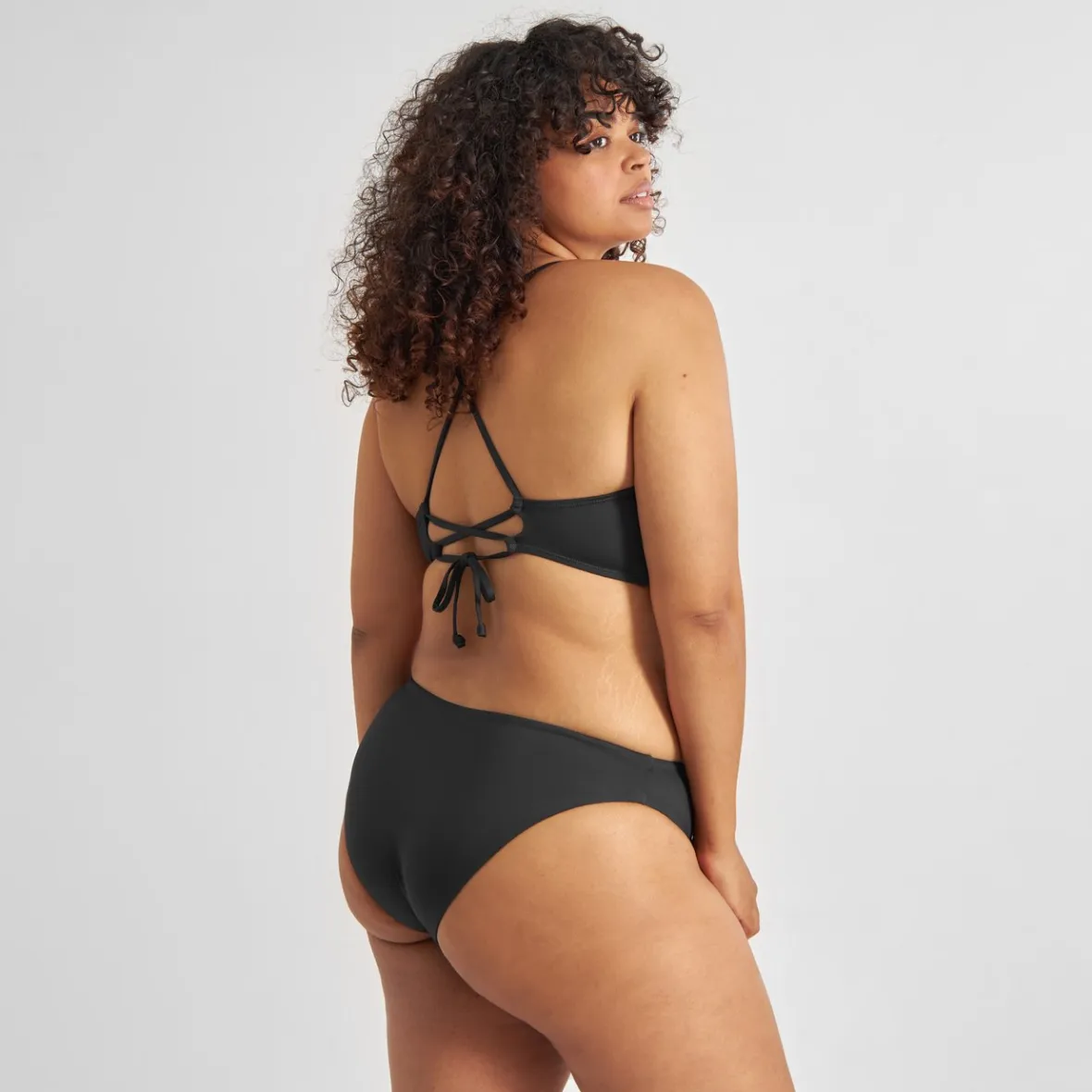 Soldes : Bas de bikini Sanda Noir - Pièces de bain féminines en liquidation (Édition limitée)  

Lots de fin de série : Culottes bikini élégantes pour femme - Couleur nuit par Sanda
