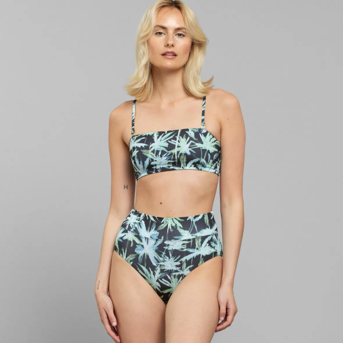 Culotte Bikini Noir à Motif Palmier Peint à la Main - Collection Élégant Été 2024 pour Femme | Soldes Exclusives