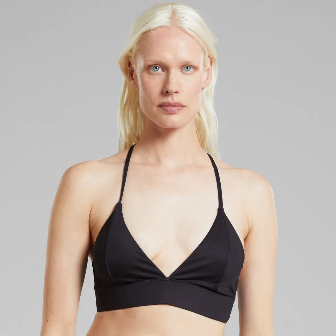 Haut de Bikini Tendance Alva - Noir Ébène en Promo Flash  
Collection Plage Femme - Confort Ultime & Style Affûté