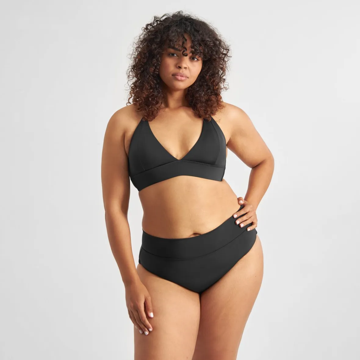 Haut de Bikini Tendance Alva - Noir Ébène en Promo Flash  
Collection Plage Femme - Confort Ultime & Style Affûté
