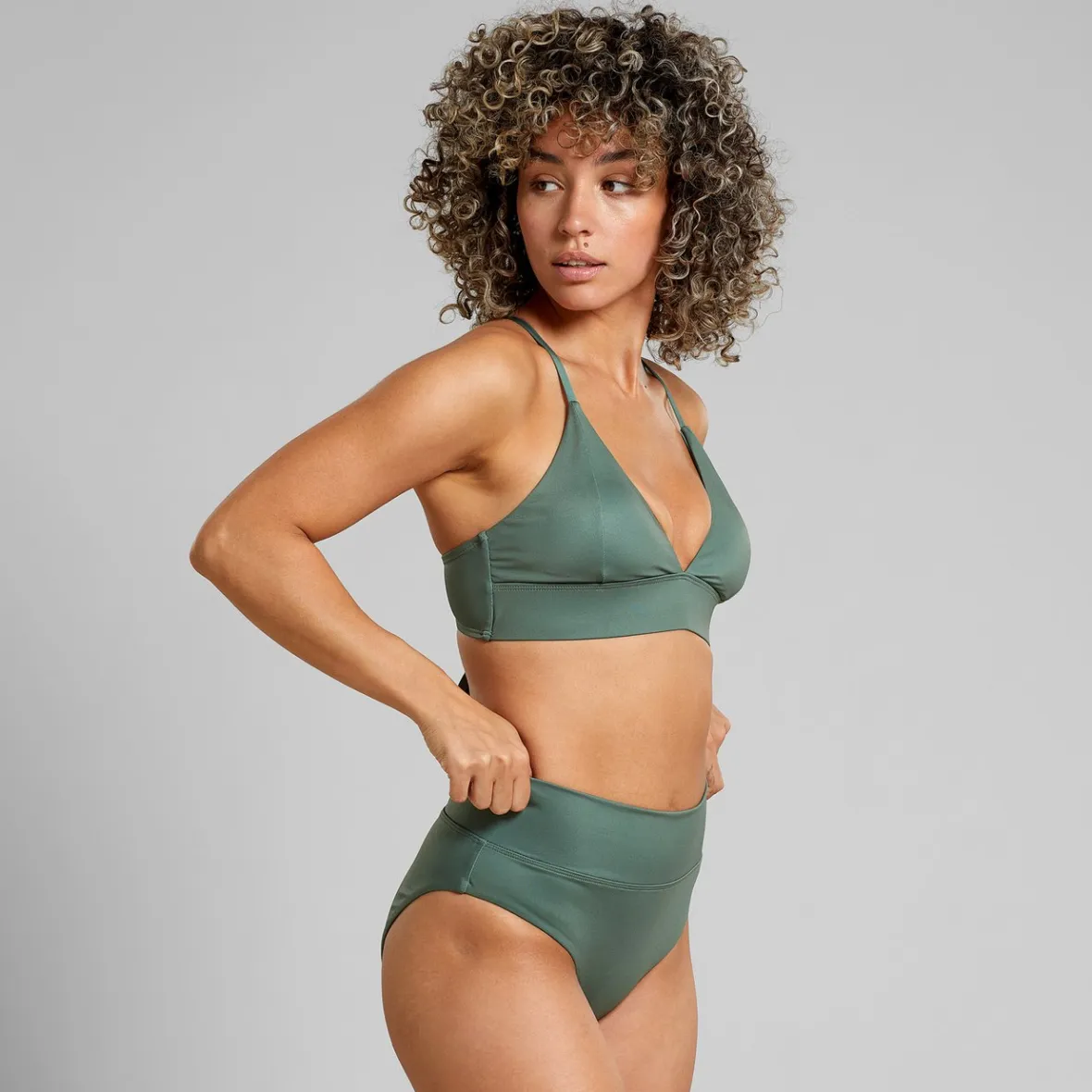 Débardeur bikini Alva vert feuille vibrante - Brassière tendance pour maillot de bain féminin confortable été