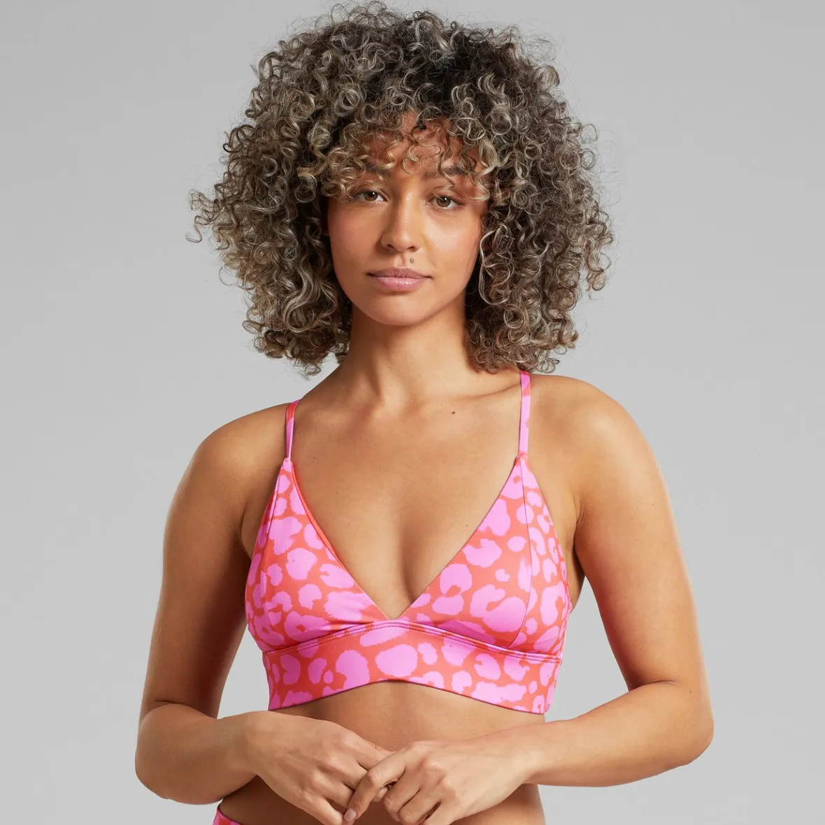 Haut de bikini femme Alva - Léopard rouge estival, coupe ajustée et confortable pour les journées plage