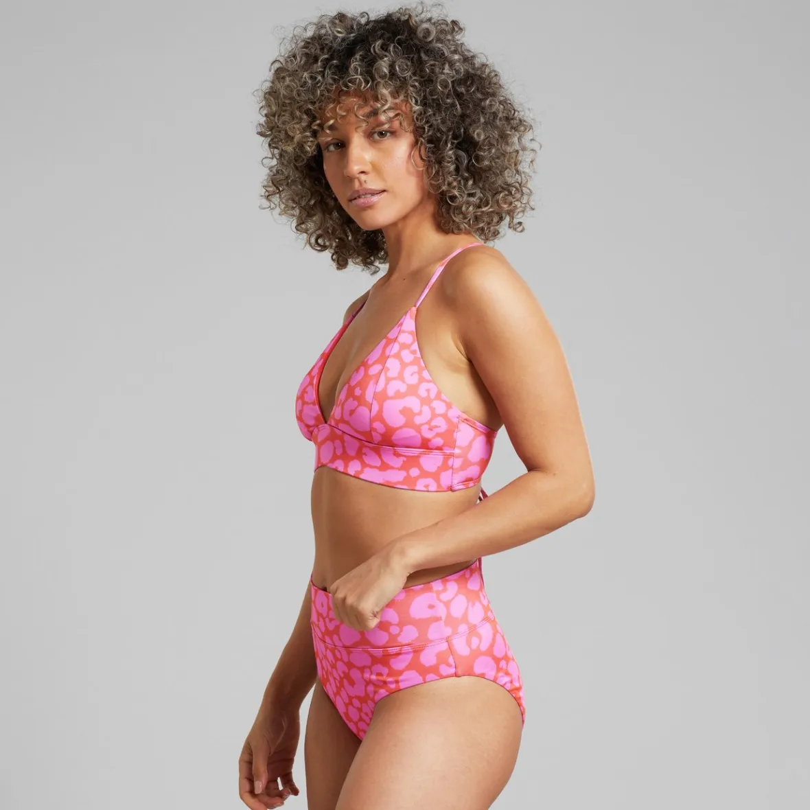 Haut de bikini femme Alva - Léopard rouge estival, coupe ajustée et confortable pour les journées plage