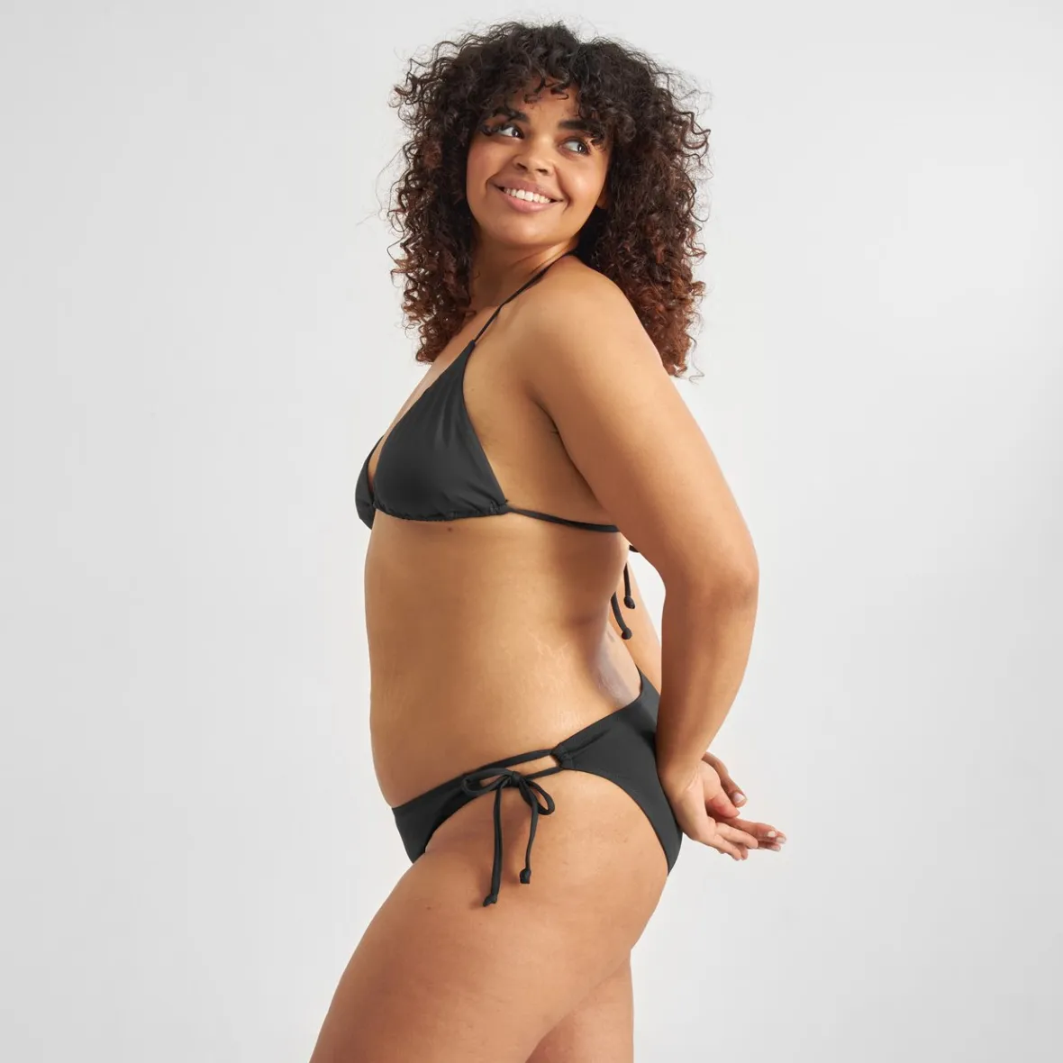 Élégant Top de Bikini Noir Yxlan - Promotion Éclair sur les Maillots Femme