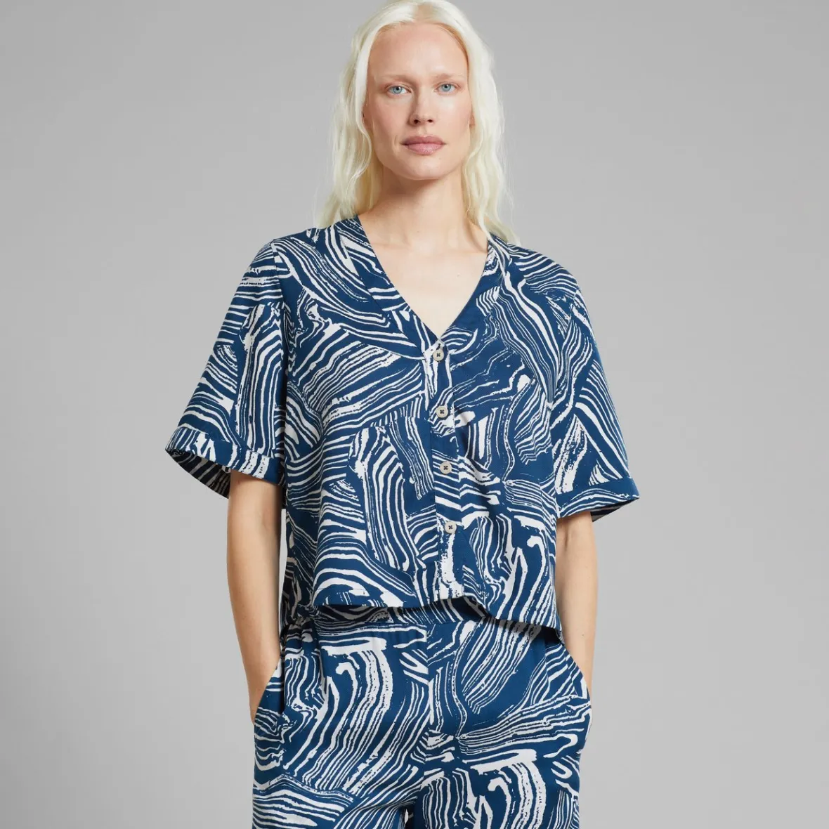 Chemisier Femme Odense - Bleu Nuancé Terre en Promotion Limitée