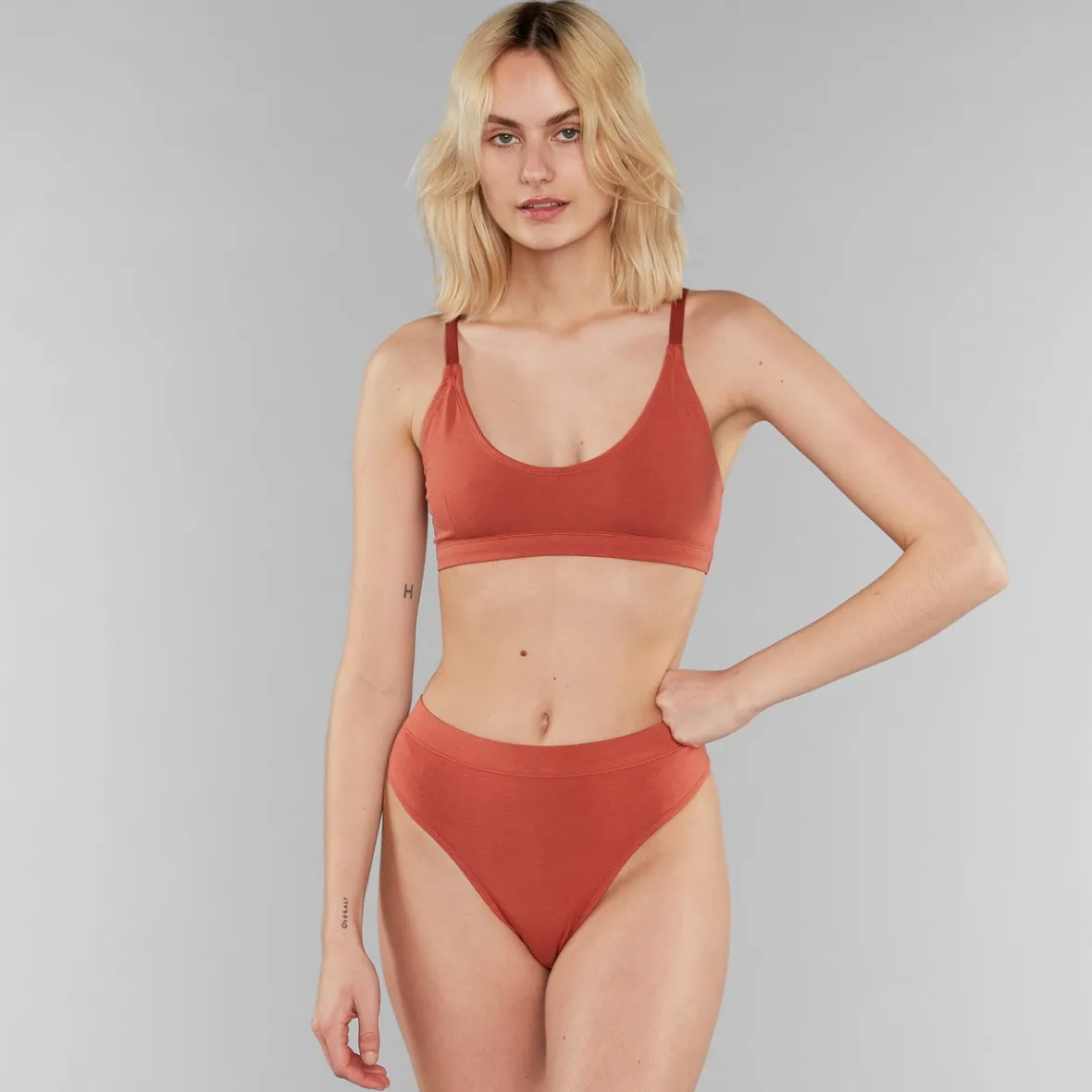 Élégant shorty femme Ramsele - Nuances terre cuite | Soldes exclusives jusqu'à -30%