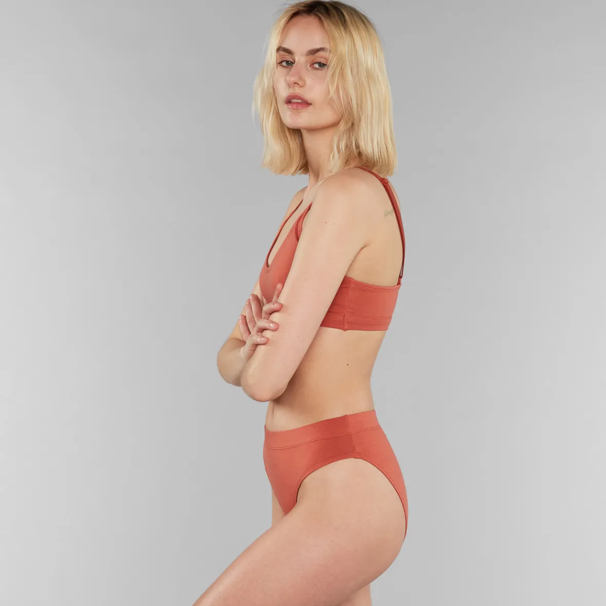 Élégant shorty femme Ramsele - Nuances terre cuite | Soldes exclusives jusqu'à -30%