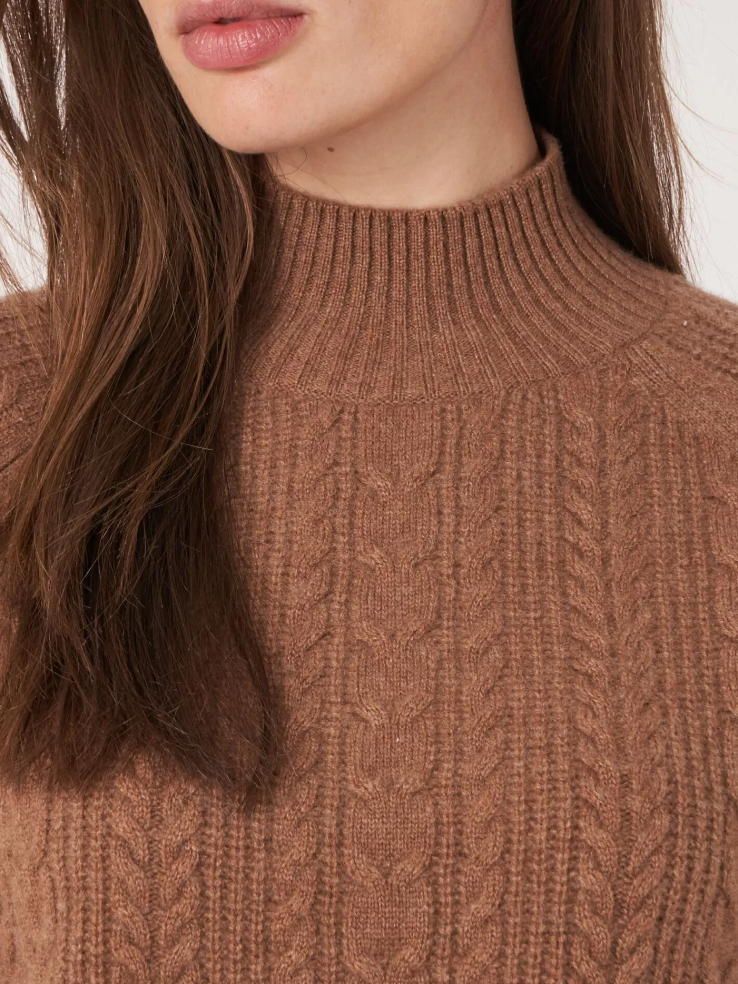 Pull en Cachemire Doux à Motifs Torsadés - Découpe Raglan pour un Style Intemporel - Femme