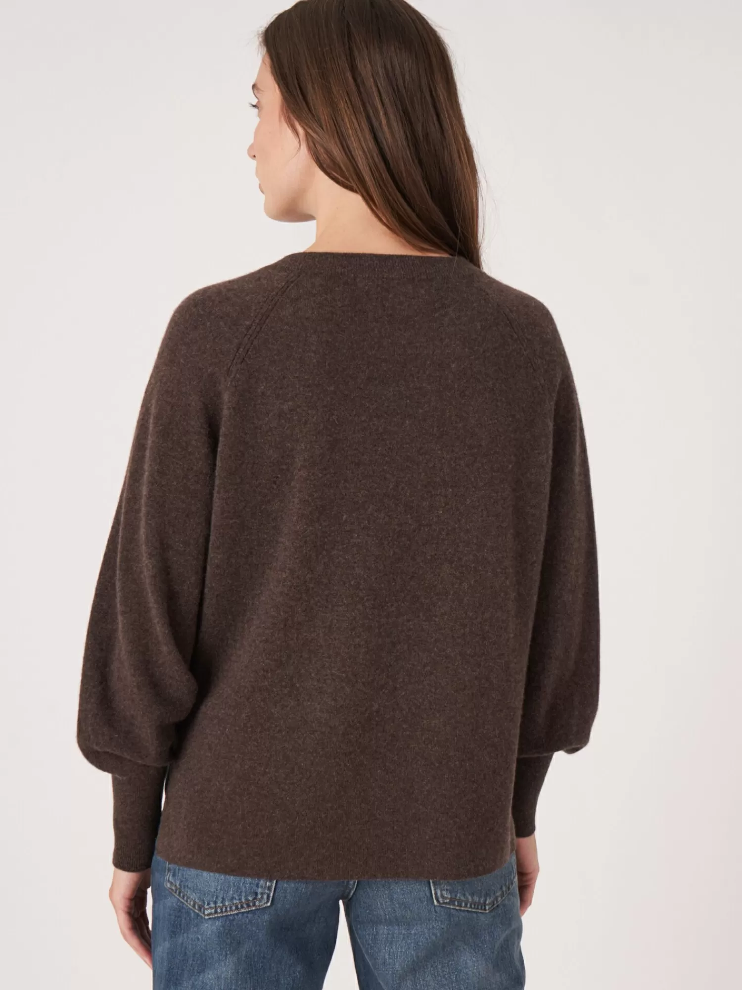 Pull Femme en Cachemire - Manches Raglan, Col Montant et Fente Latérale Élégante