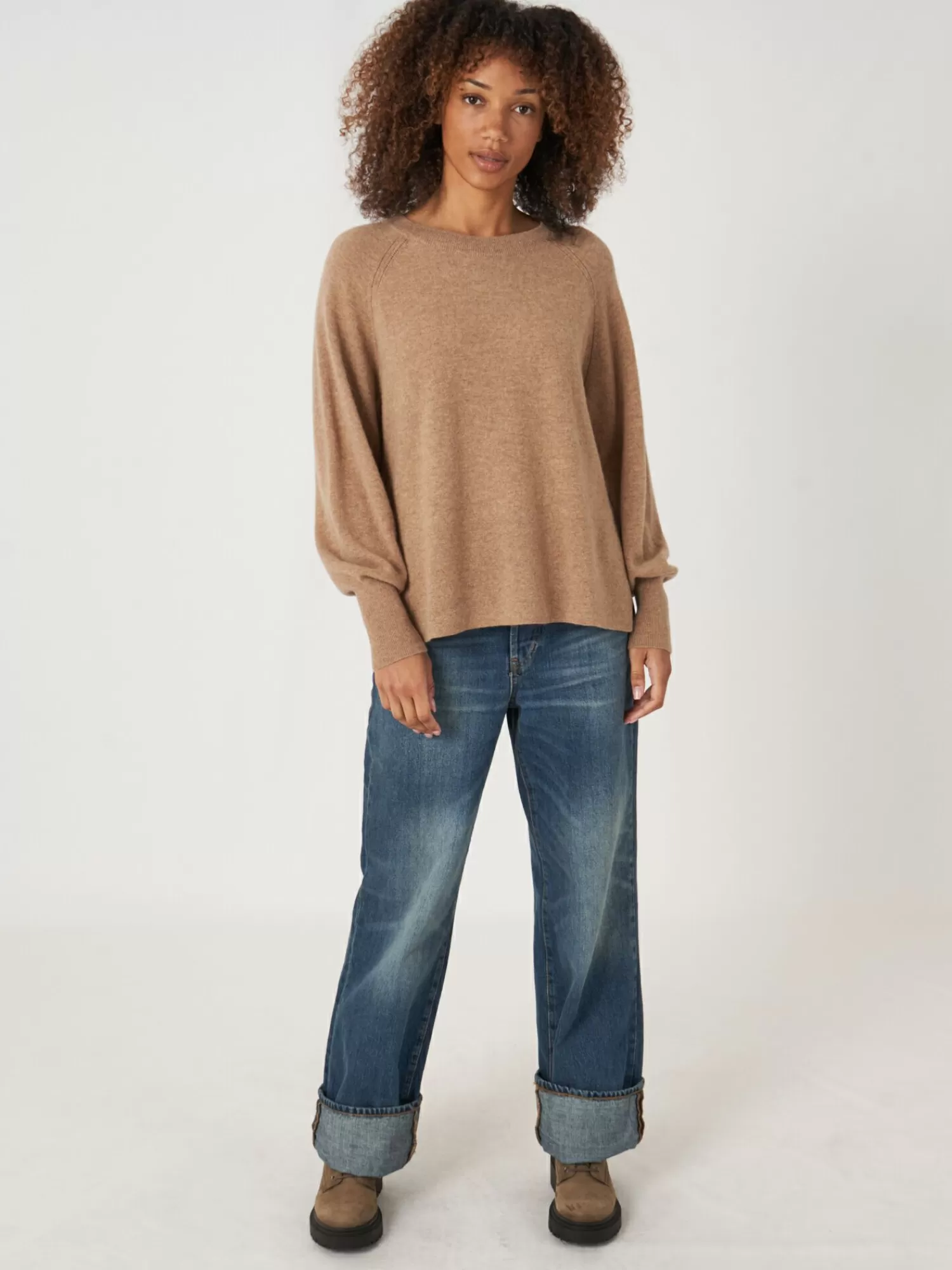 Pull féminin en cachemire doux - Manches raglan avec encolure en côtes hautes et fente latérale - Tendance automne-hiver pour élégance décontractée