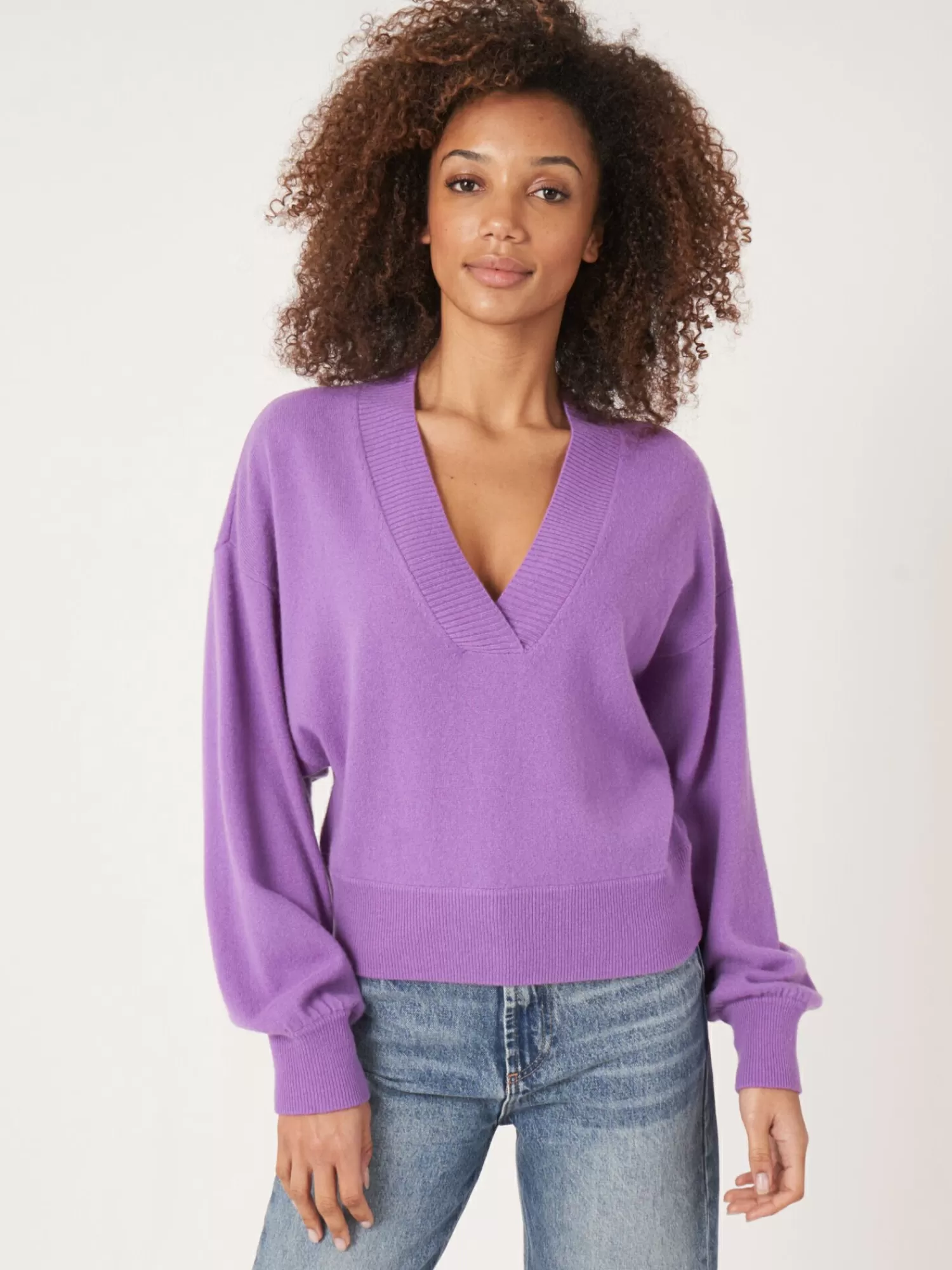 Pull Femme Col en V Profond à Côtes Douces en Cachemire Bio Élégant