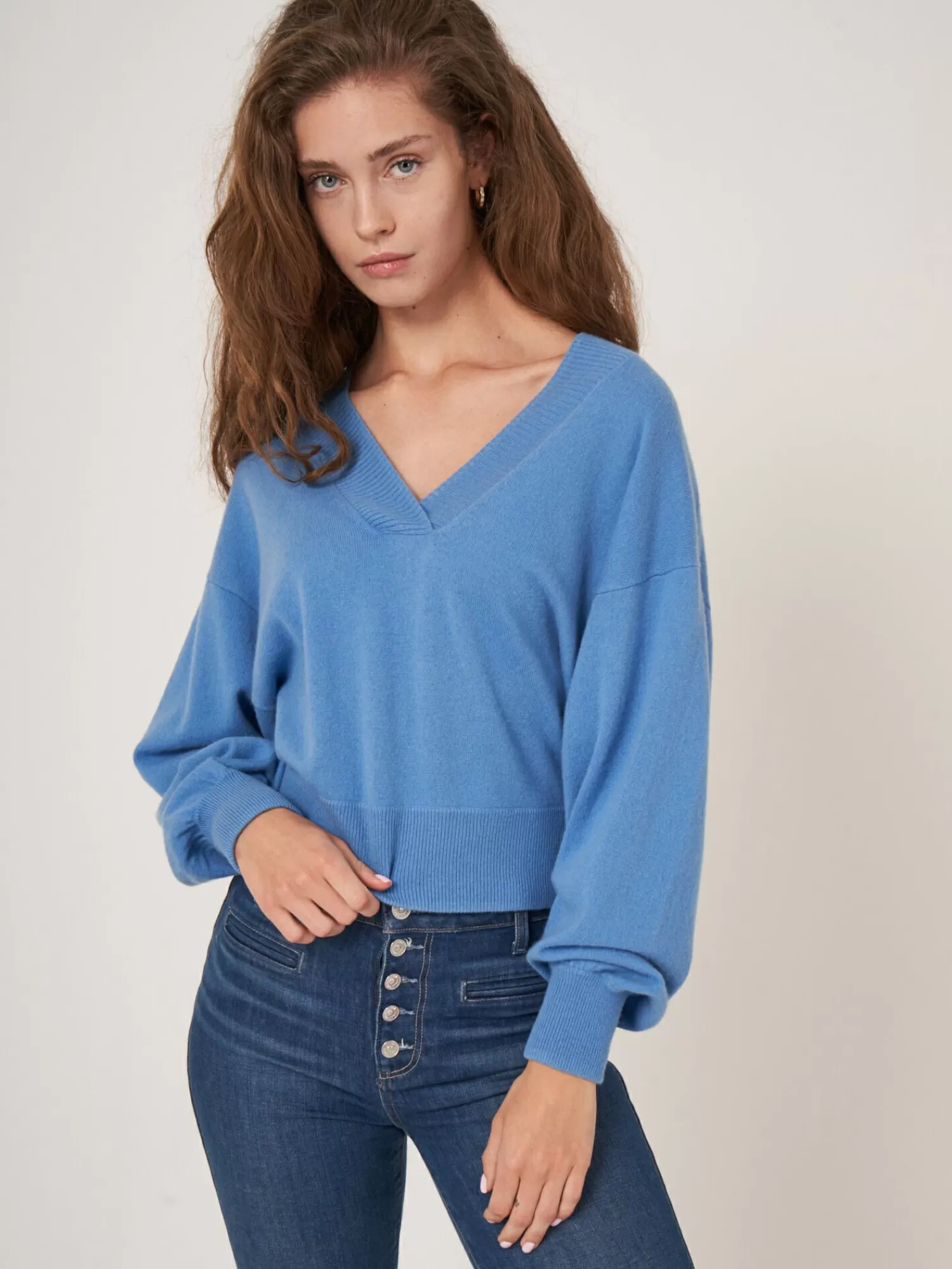 Pull en cashmere organique pour femme – encolure V profondément côtelée et texture douce