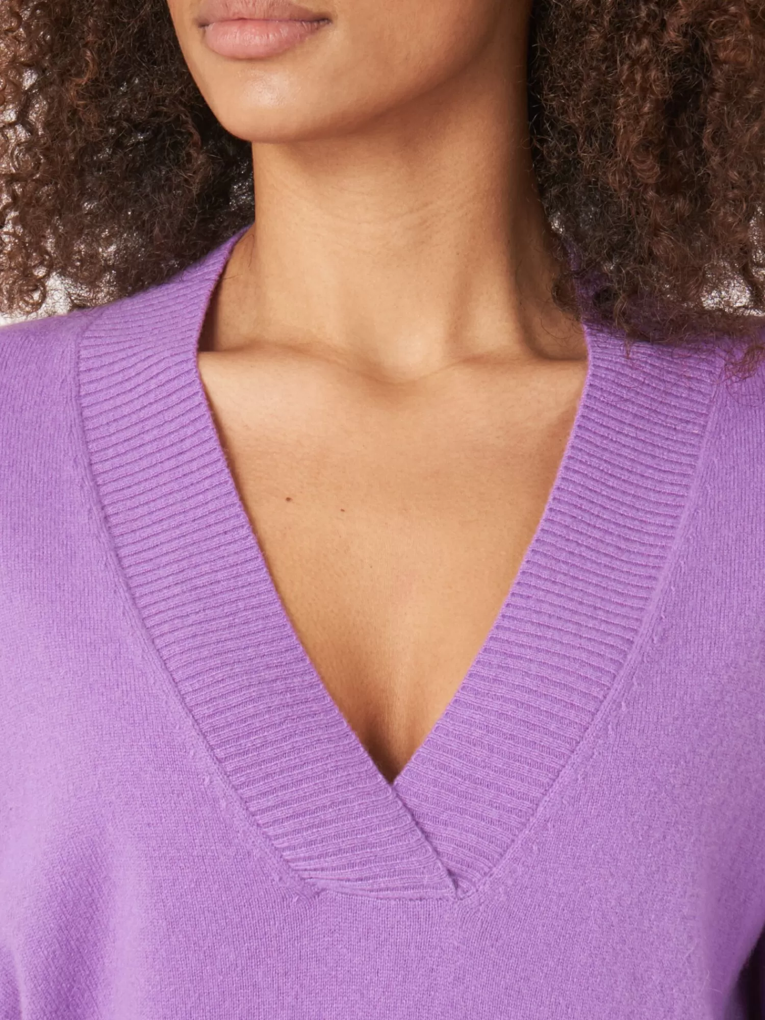 Pull Femme Col en V Profond à Côtes Douces en Cachemire Bio Élégant