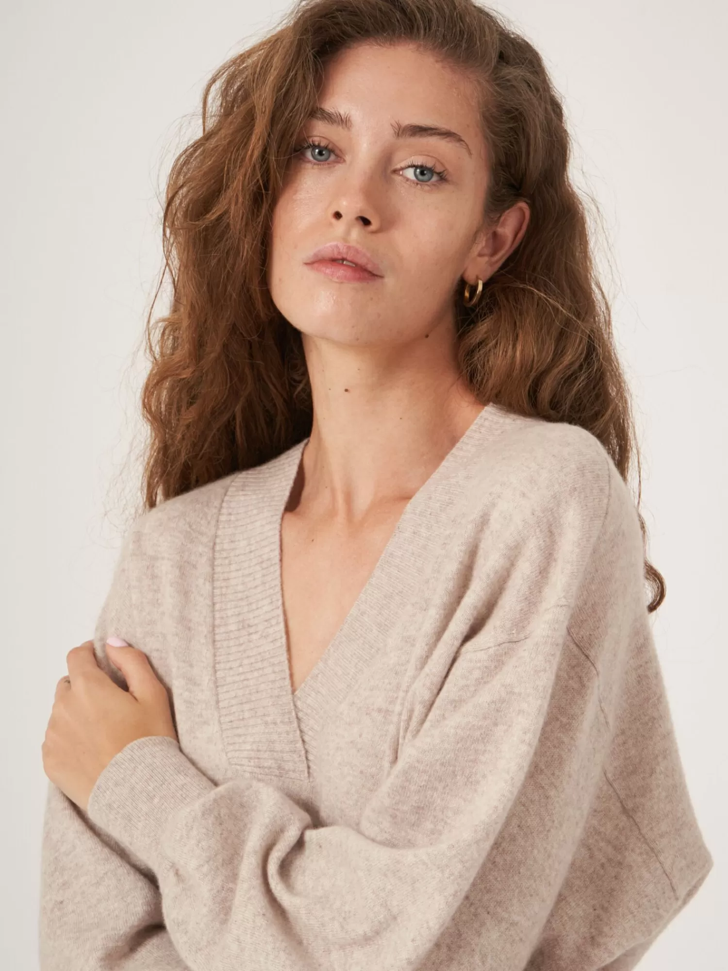 Pull Femme en Cachemire Bio : Col en V Élégant et Nervures Profondes - Promotion Limitée !