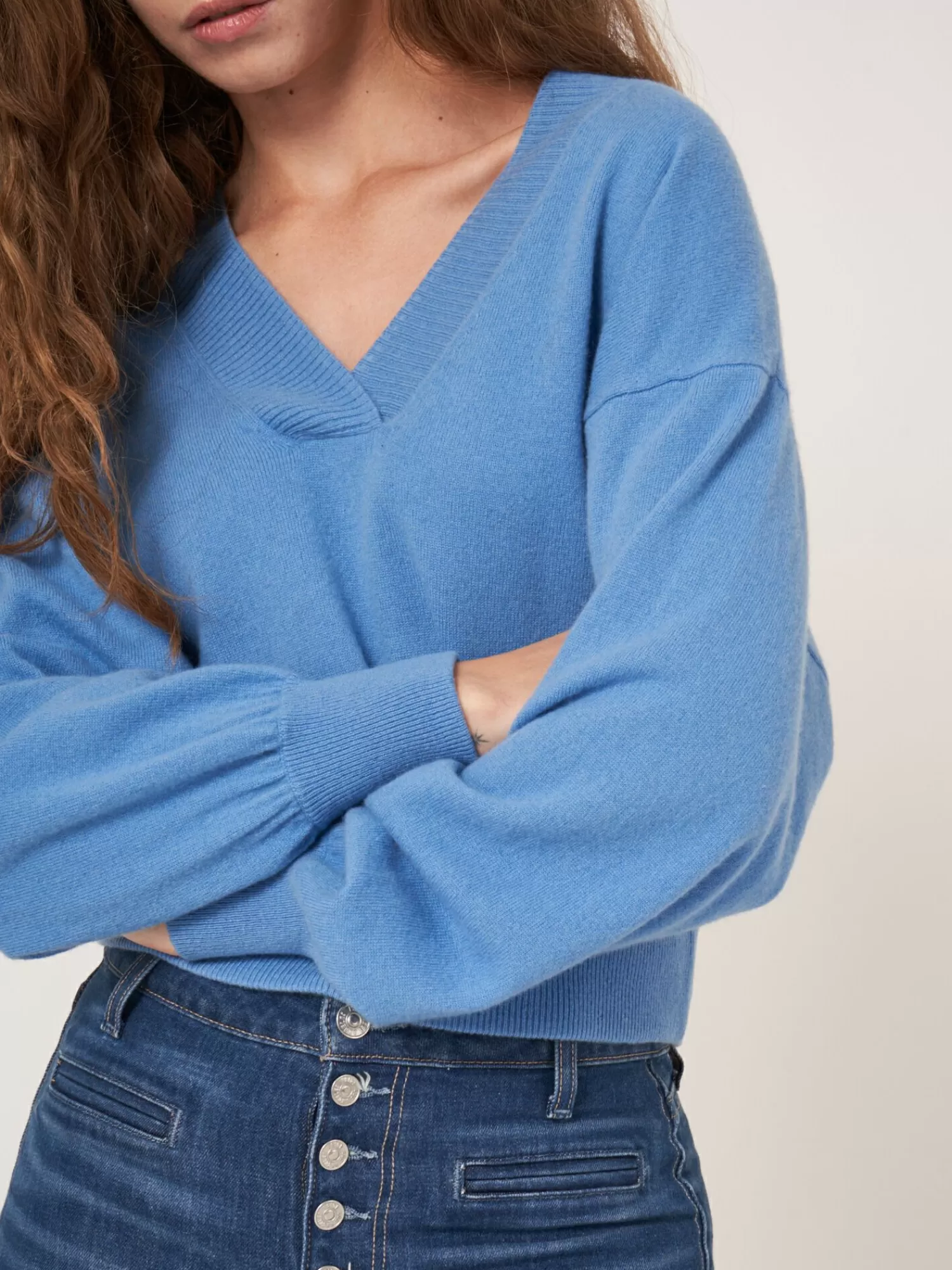 Pull en cashmere organique pour femme – encolure V profondément côtelée et texture douce