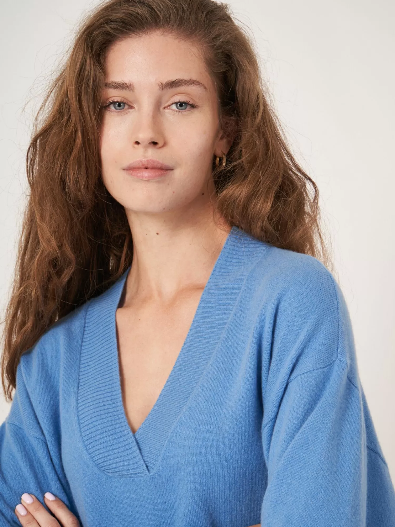 Pull en cashmere organique pour femme – encolure V profondément côtelée et texture douce