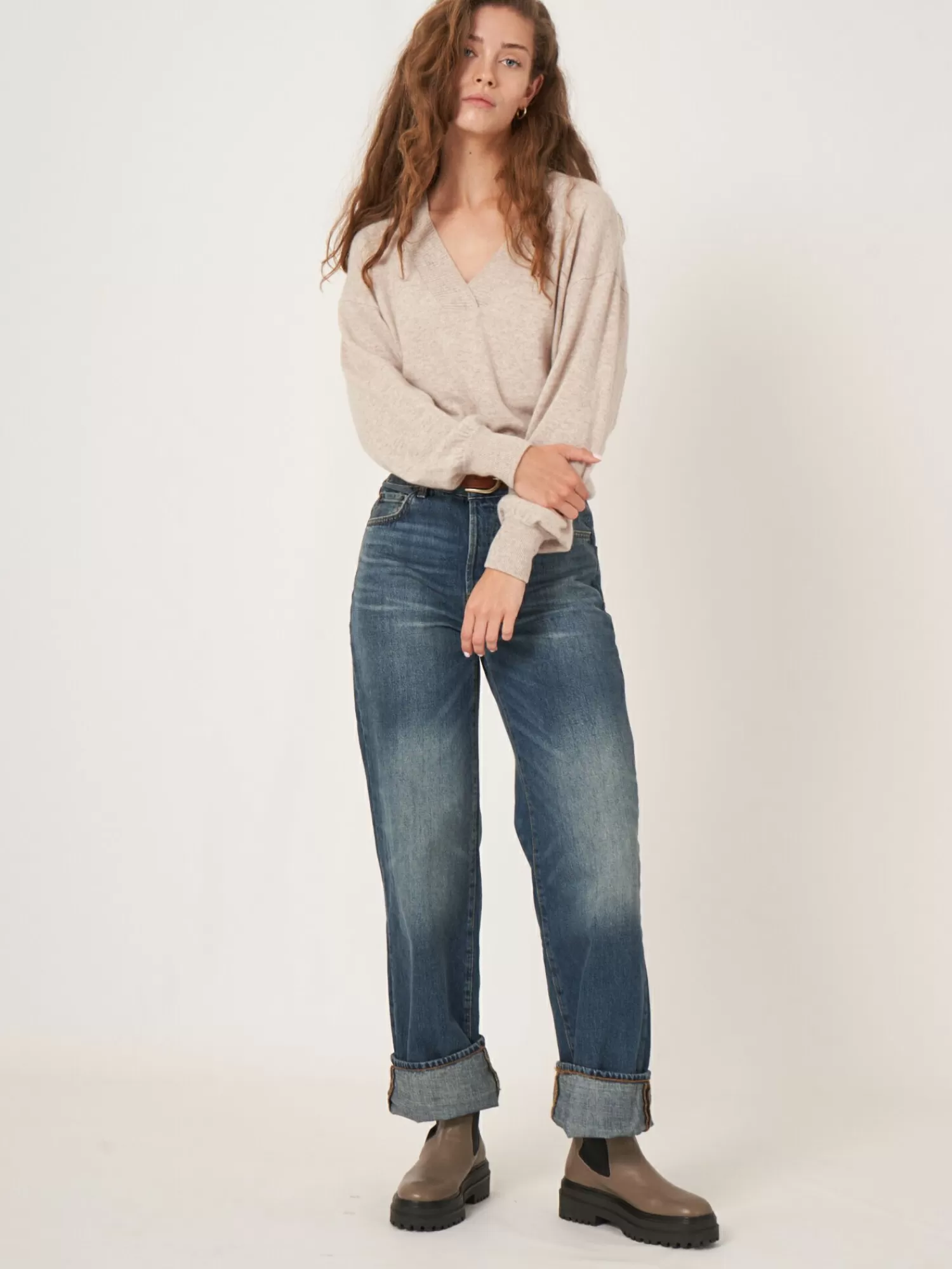 Pull Femme en Cachemire Bio : Col en V Élégant et Nervures Profondes - Promotion Limitée !