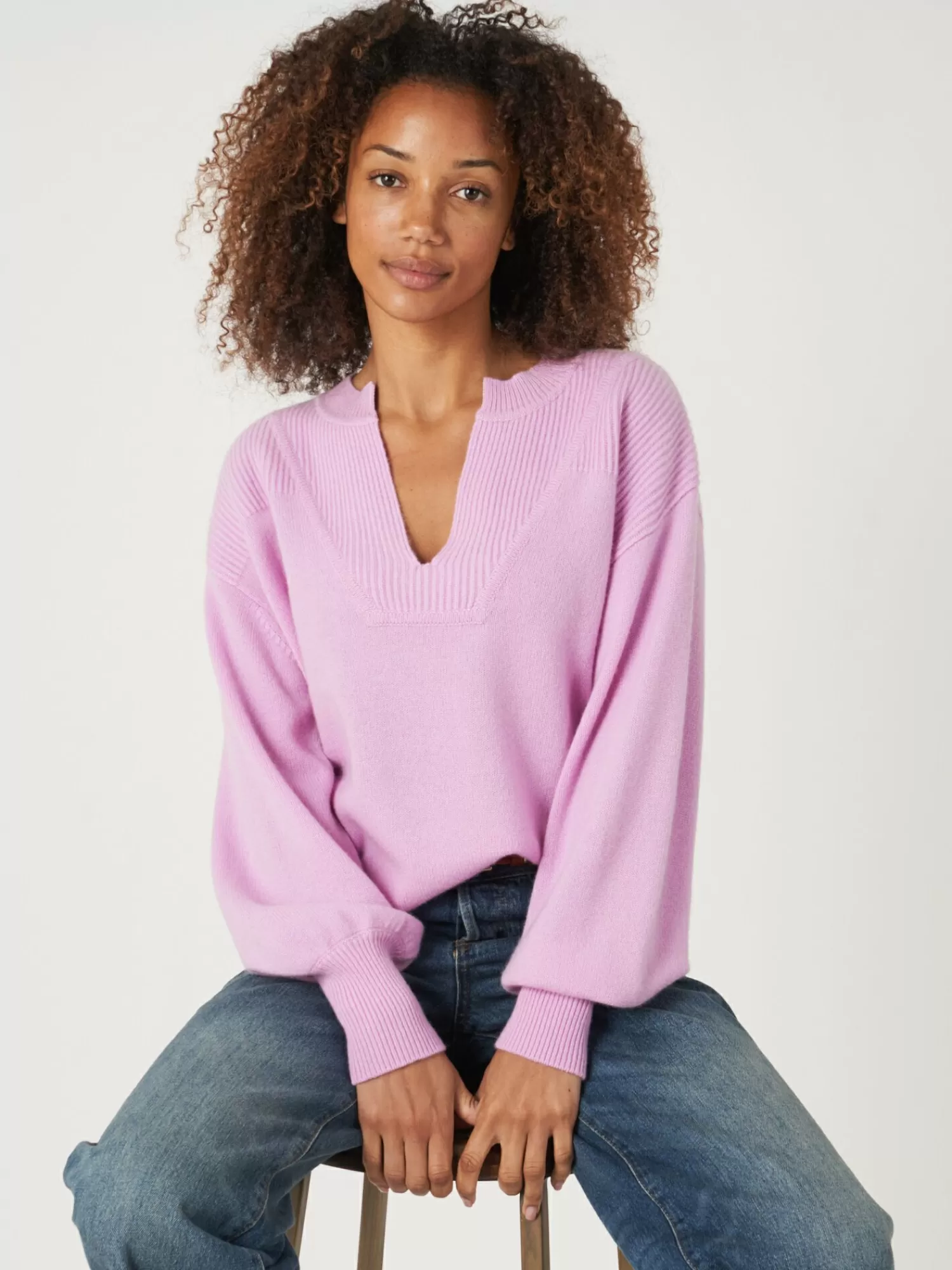 Pull Femme en Cachemire - Col Montant, Fente Latérale et Motif Côtelé | Promotion Éclair sur les Dernières Pièces