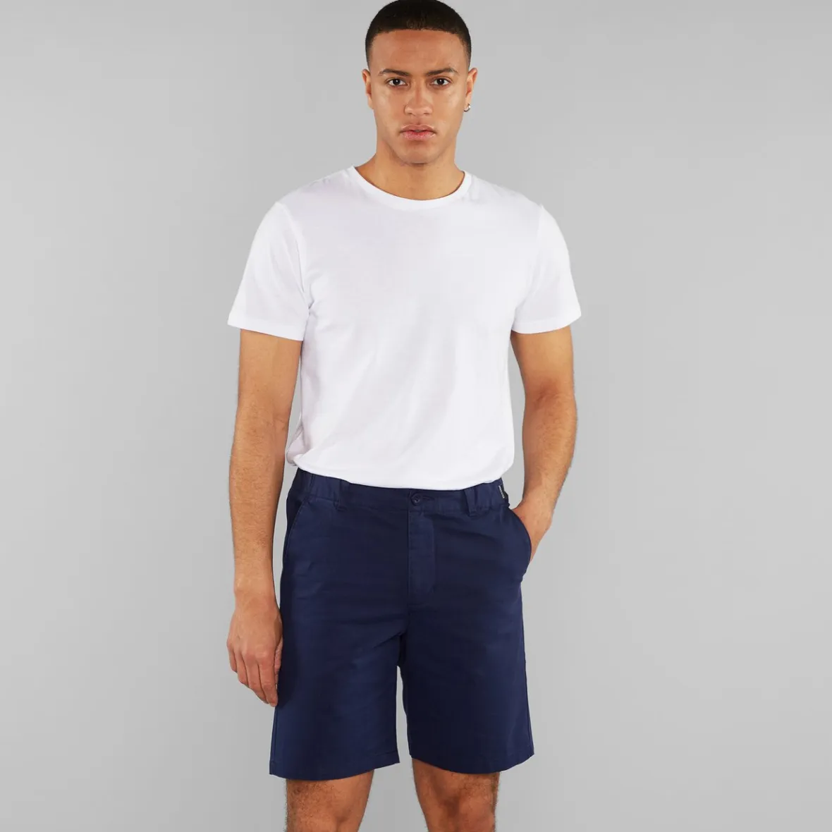 Short en Chino Nacka Bleu Marine - Profitez de notre Déstockage Exclusif en Ligne!