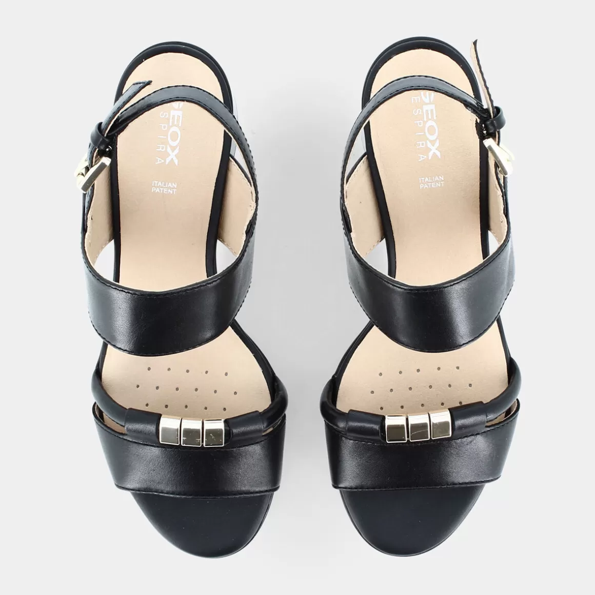 Sandales confortables GEOX D25C en cuir noir respirant - Modèle élégant été 2024