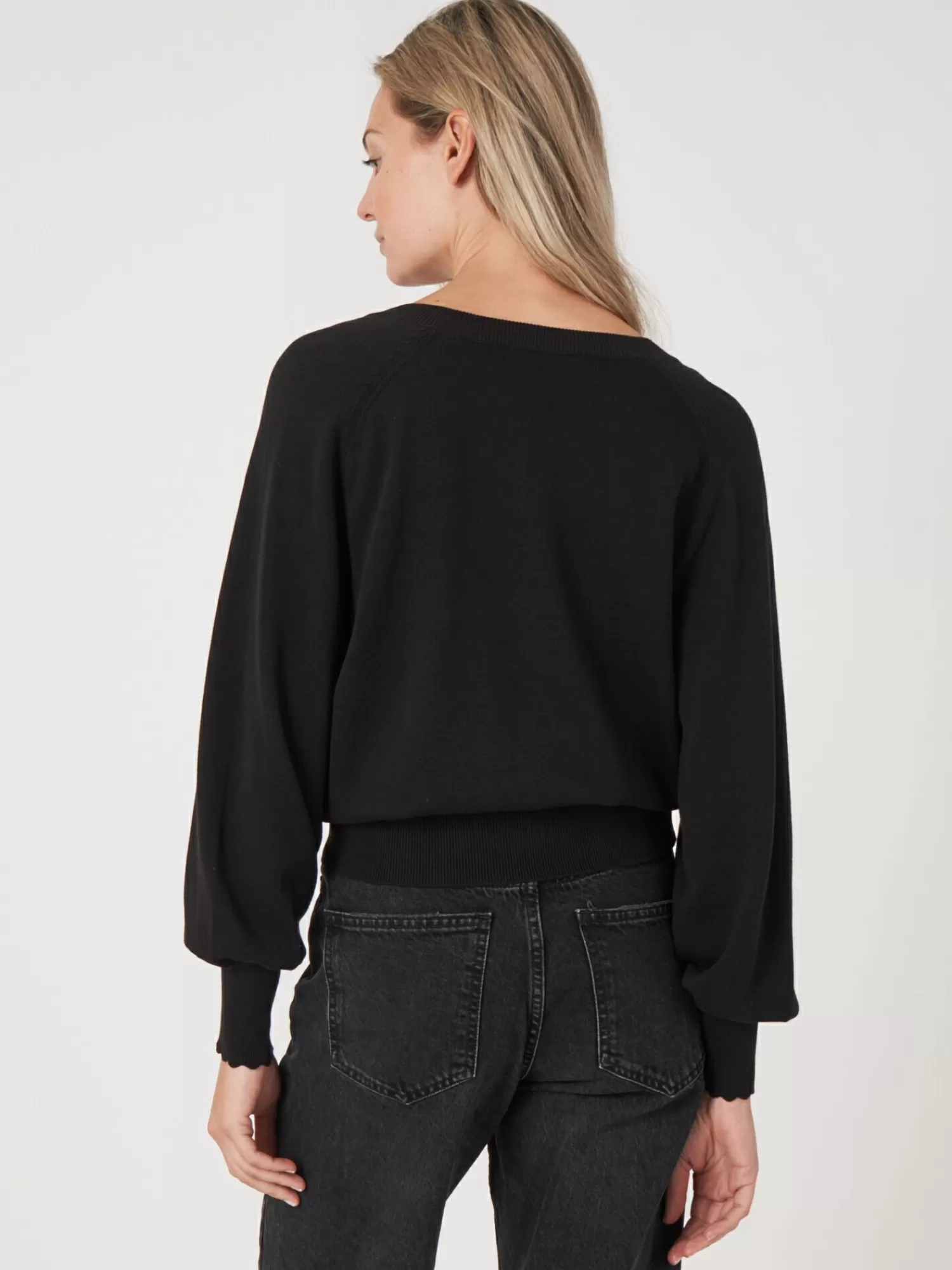 Pull féminin décolleté en V profond avec manches ballon montées - Style décontracté et tendance pour femme