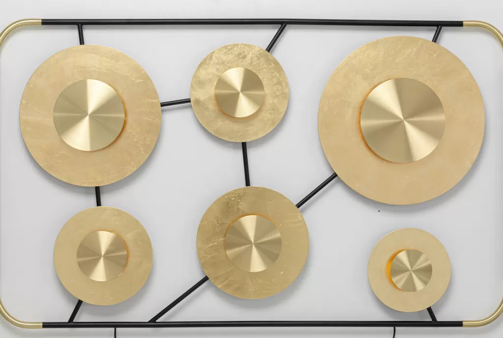 Applique murale design Disque 6 points lumineux - Collection contemporaine KARE - Éclairage d'ambiance modulable en métal brossé
