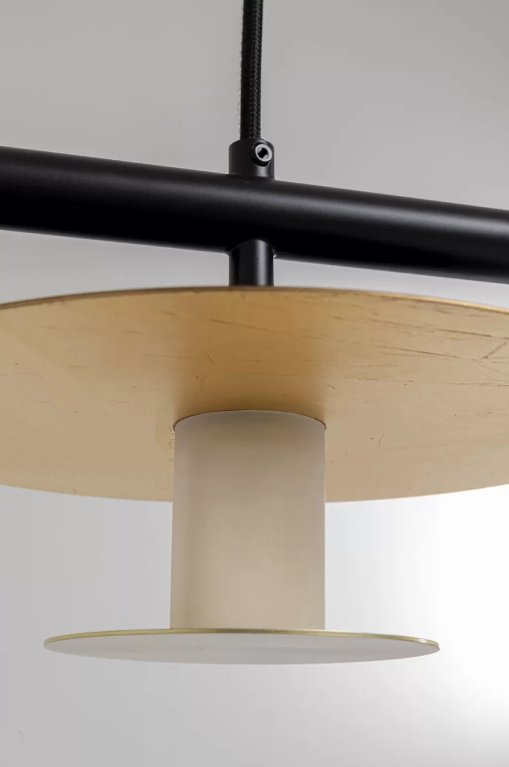 Lustre suspendu design Disque Quattro - Élégant luminaire scandinave pour salle à manger moderne par KARE Design