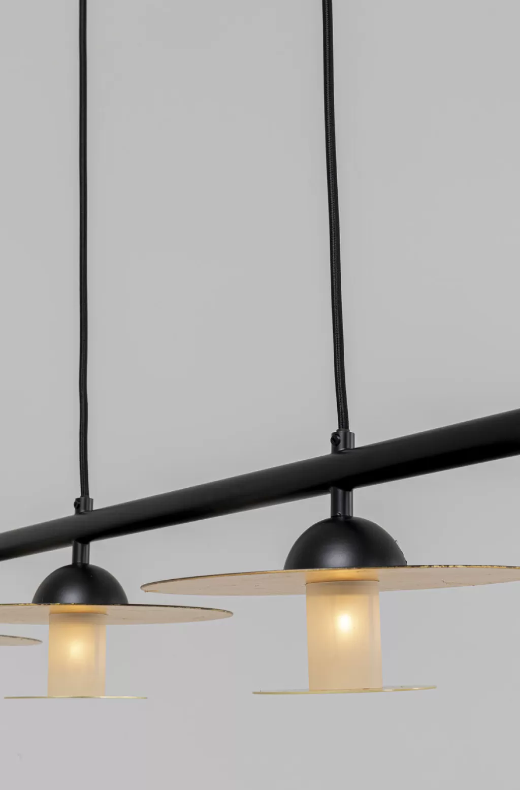 Lustre suspendu design Disque Quattro - Élégant luminaire scandinave pour salle à manger moderne par KARE Design